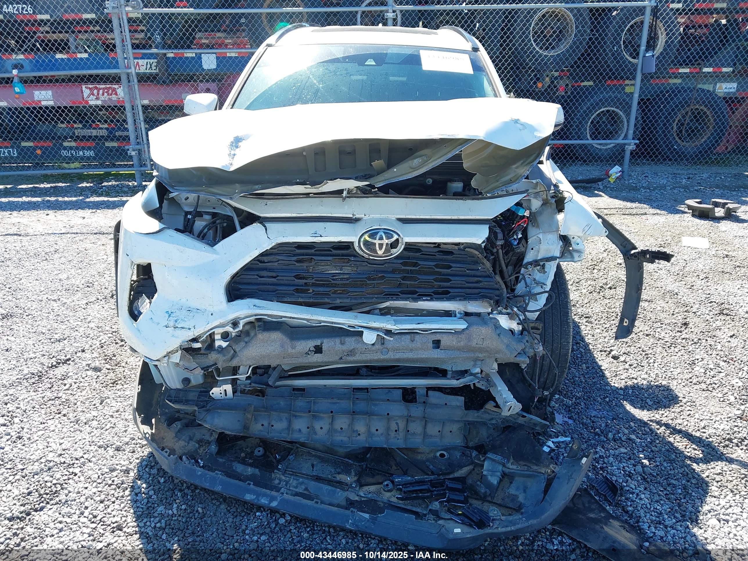 TOYOTA RAV4 image 6