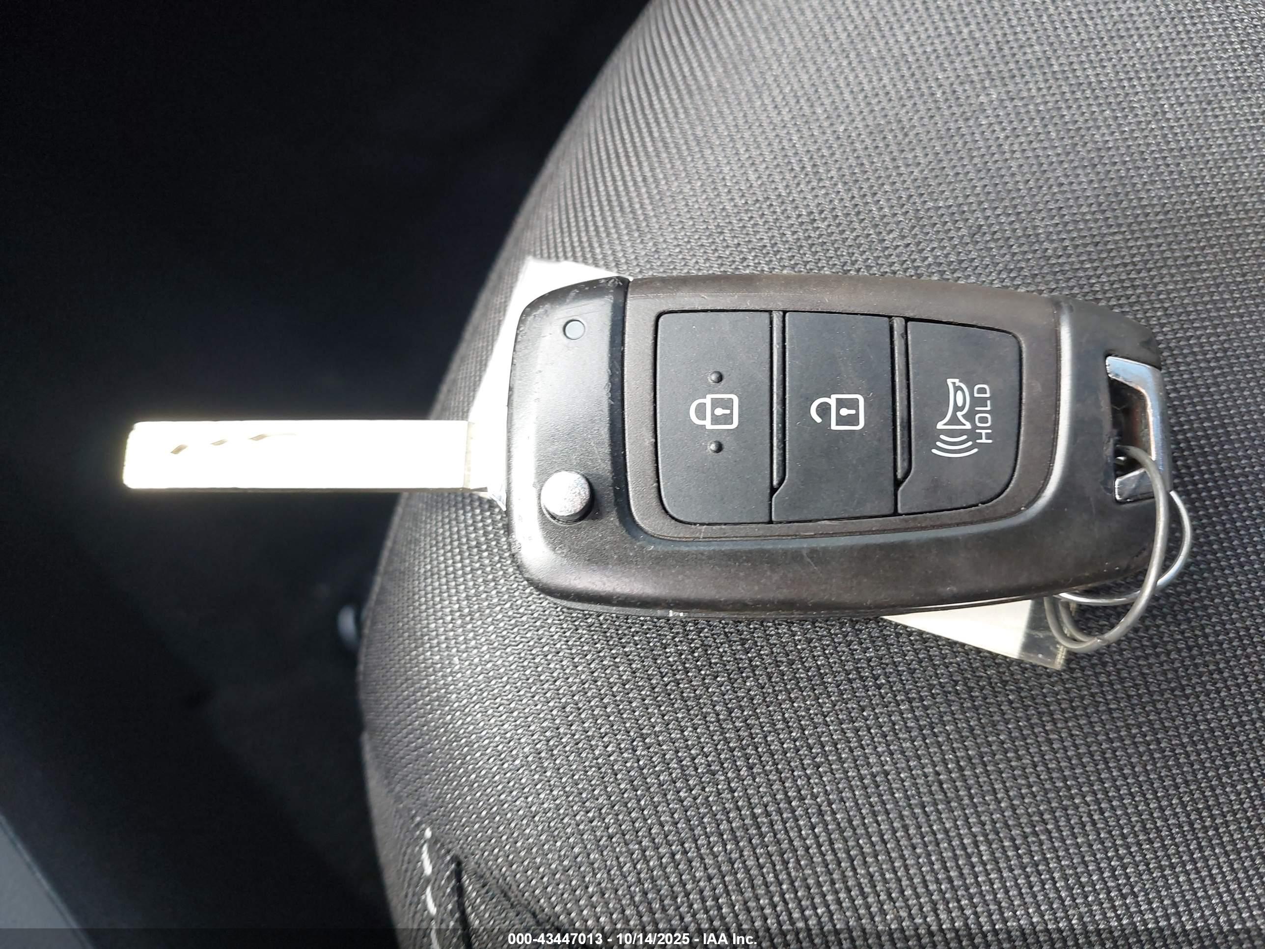 HYUNDAI TUCSON image 11