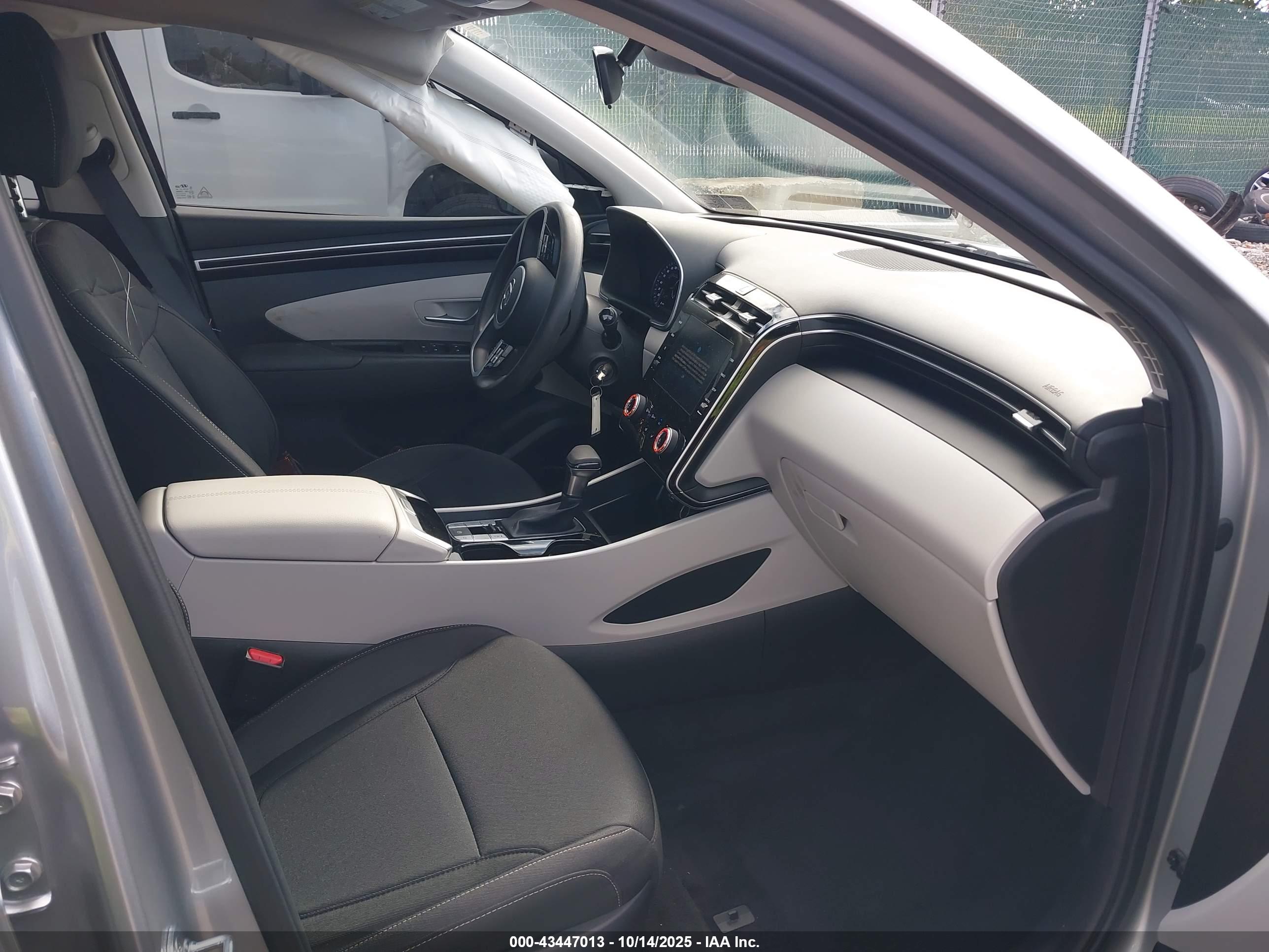 HYUNDAI TUCSON image 5