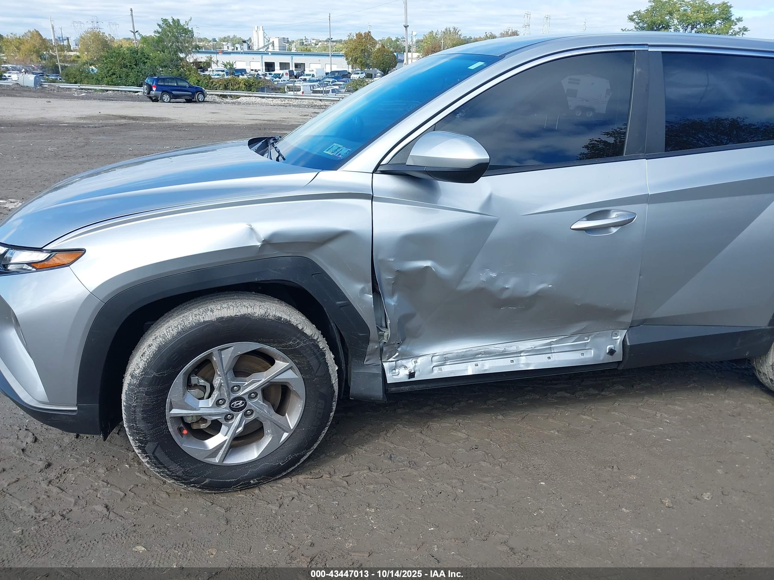 HYUNDAI TUCSON image 6