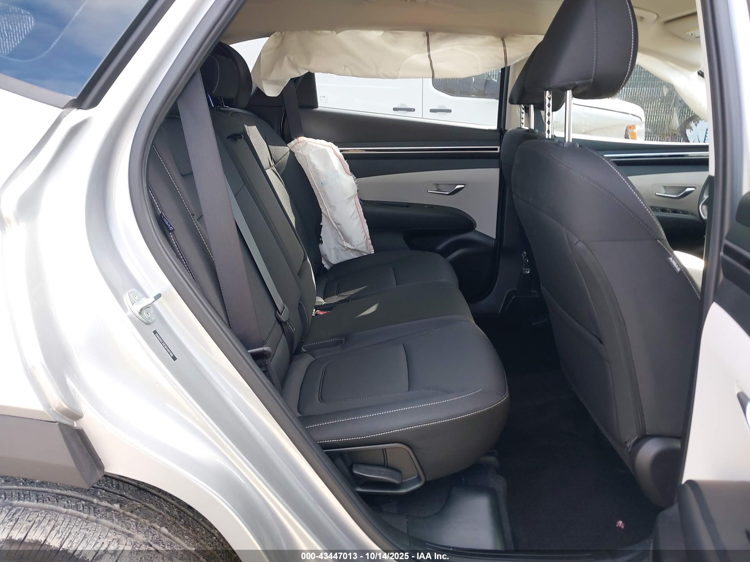 HYUNDAI TUCSON image 8
