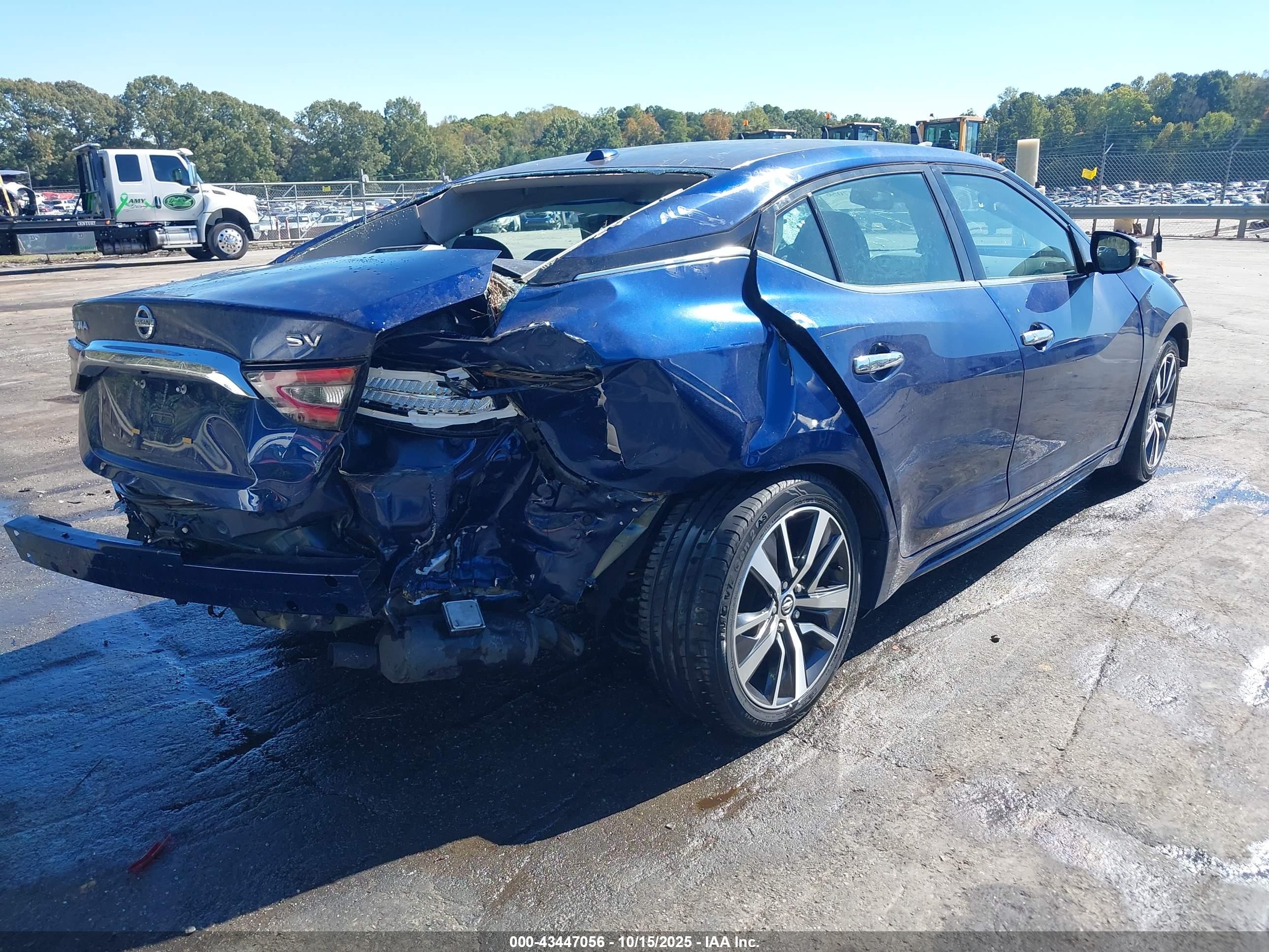 NISSAN MAXIMA image 4