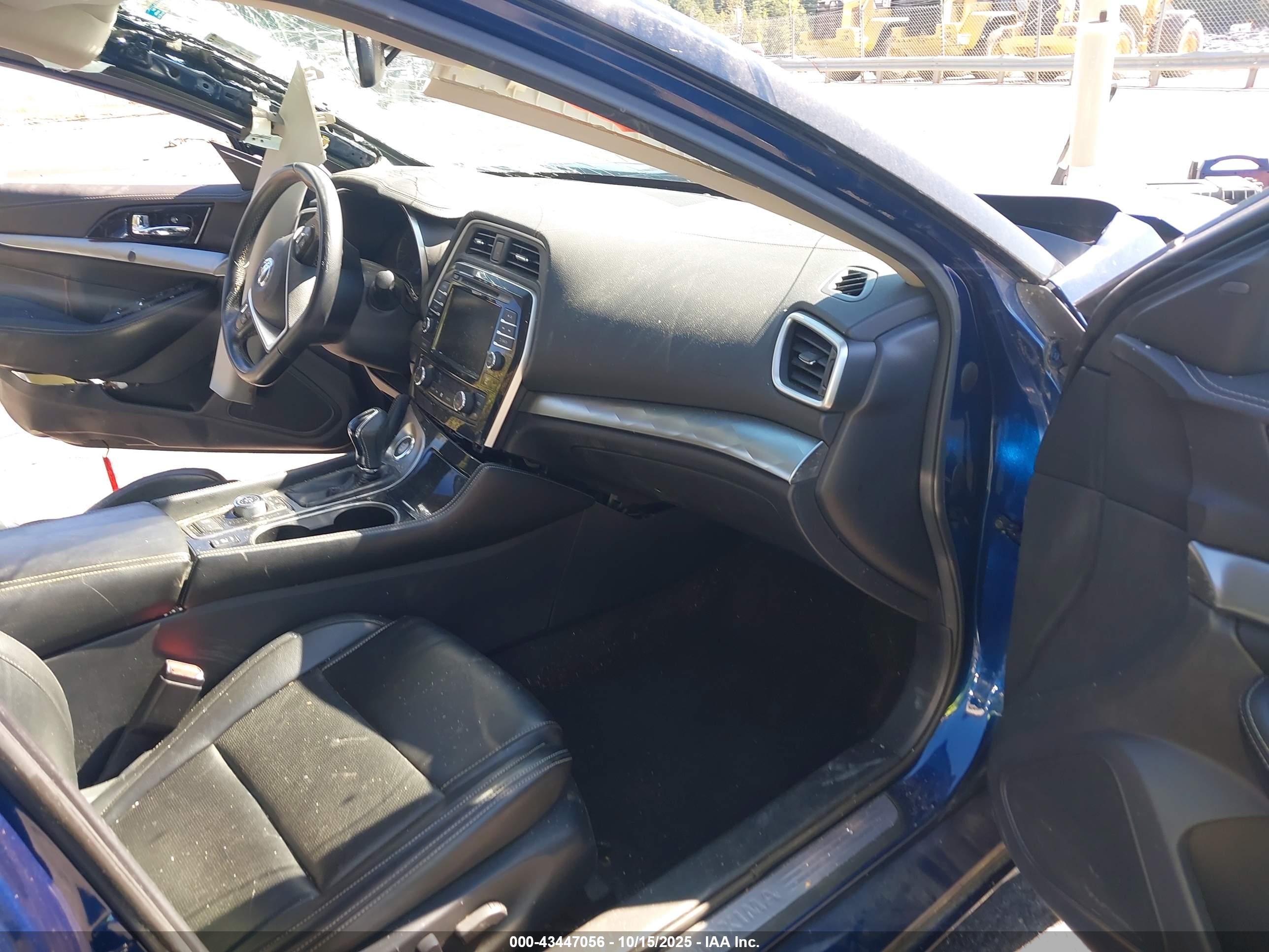 NISSAN MAXIMA image 5