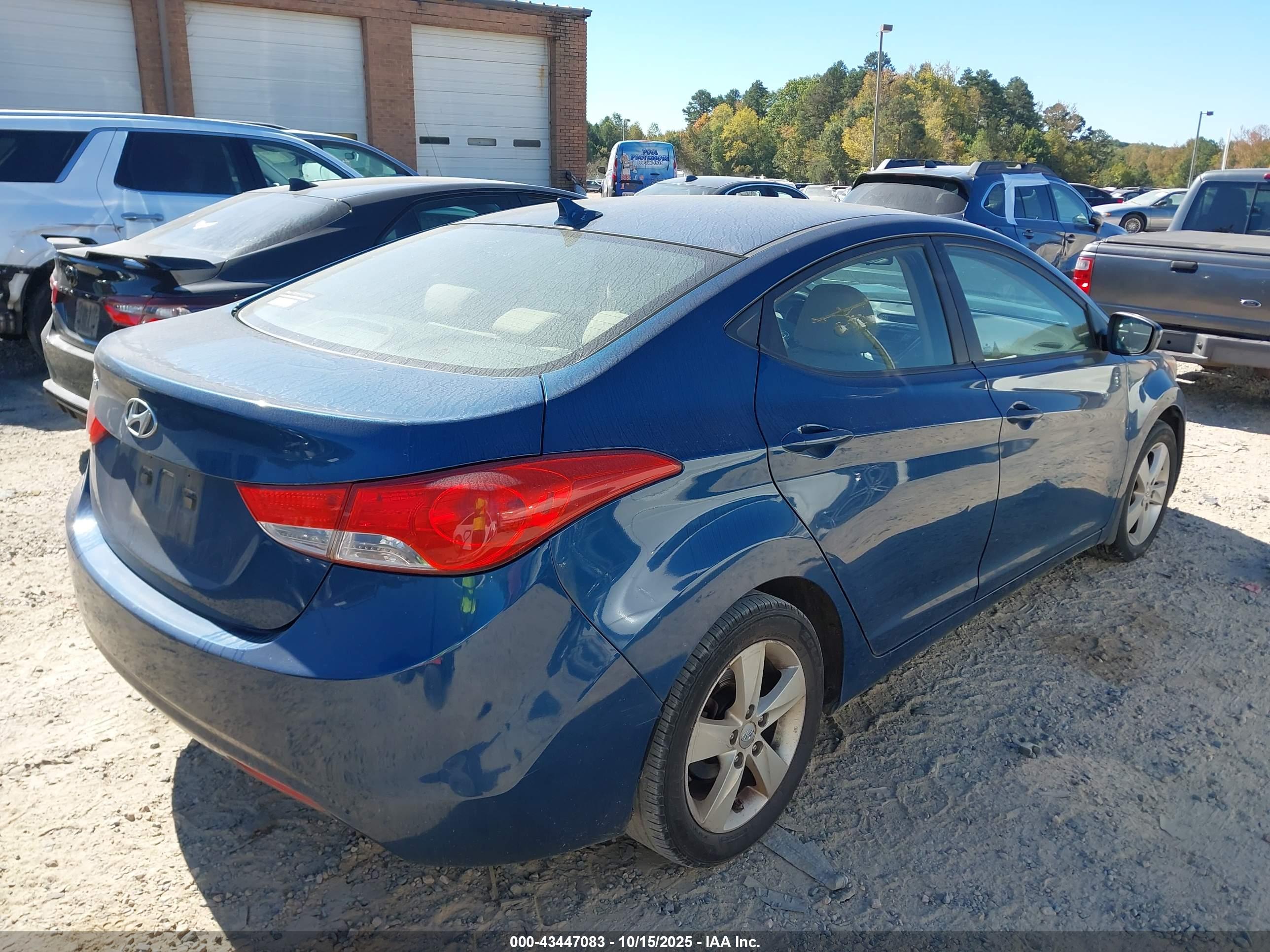 HYUNDAI ELANTRA image 4