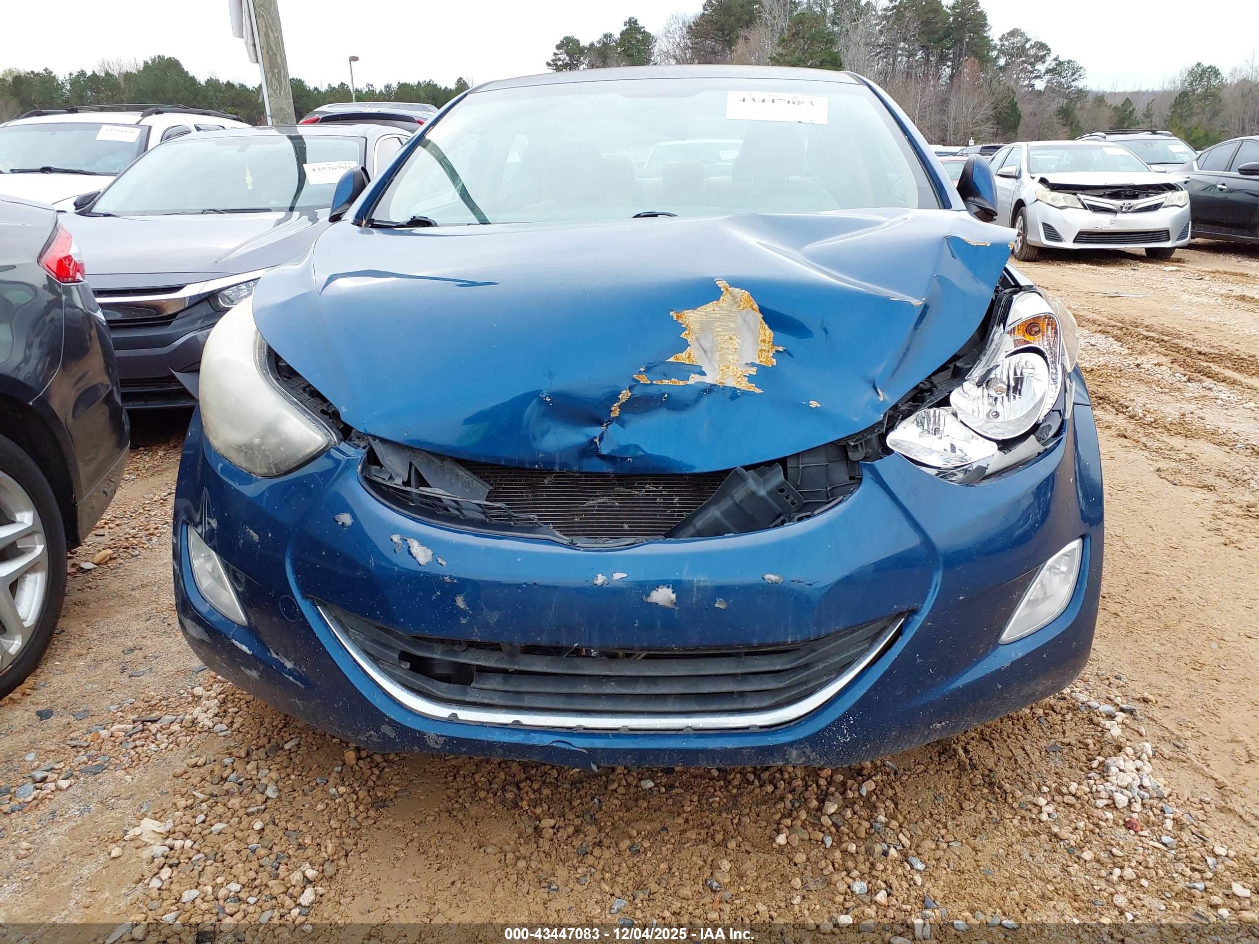 HYUNDAI ELANTRA image 6
