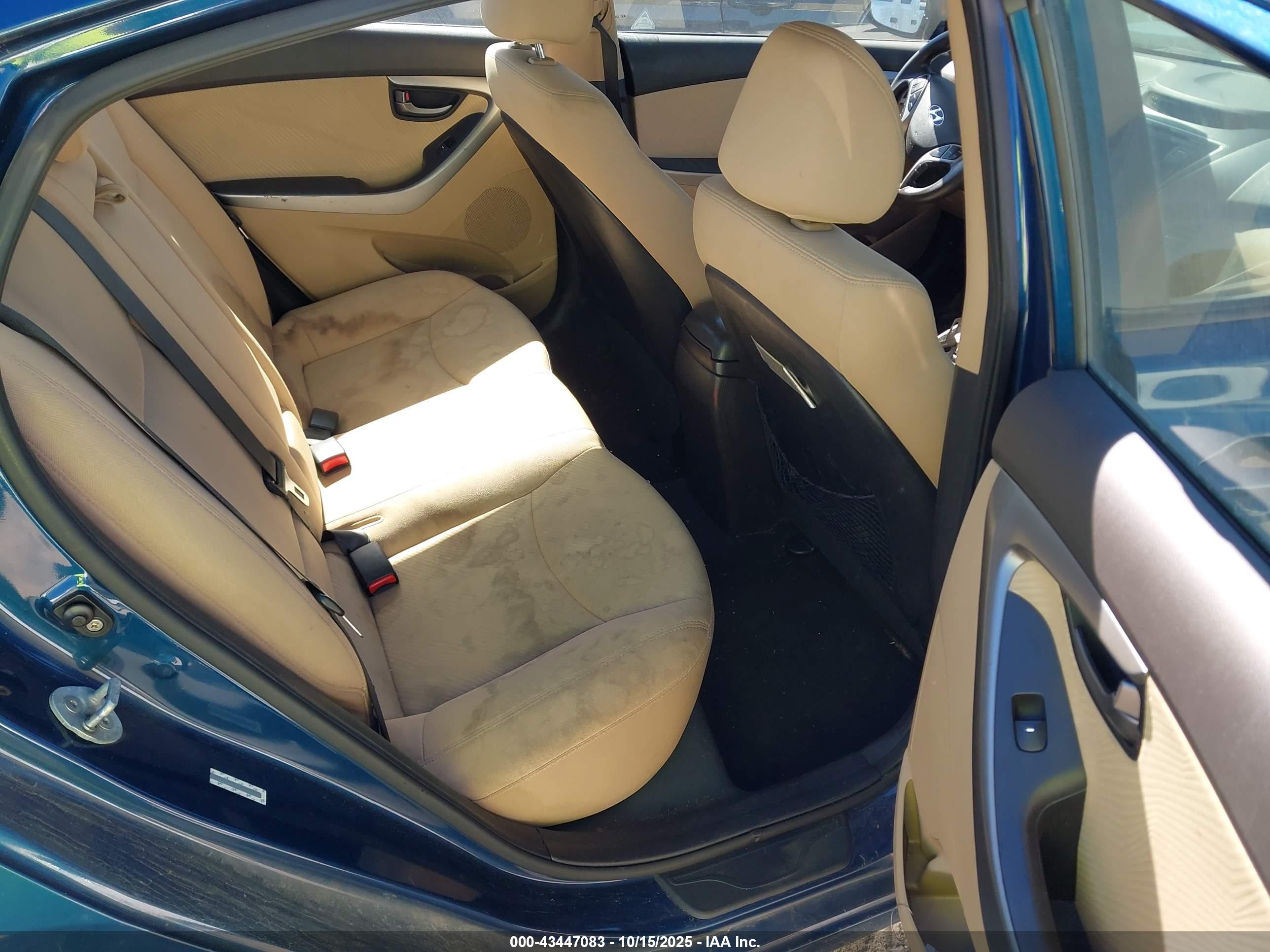 HYUNDAI ELANTRA image 8