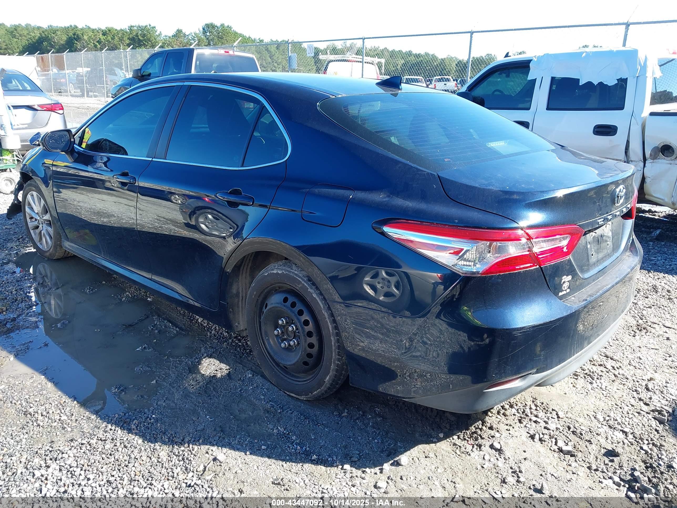 TOYOTA CAMRY image 3