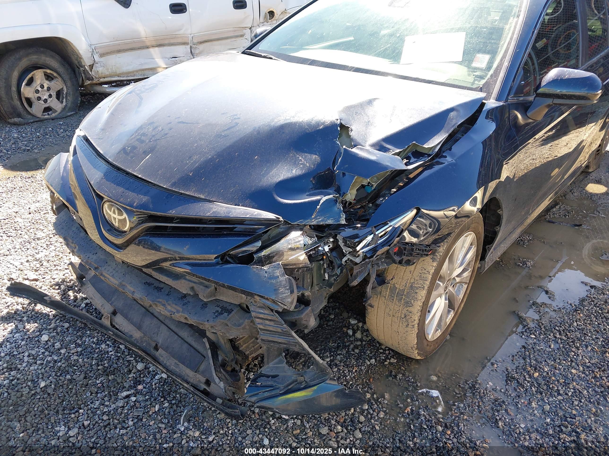 TOYOTA CAMRY image 6