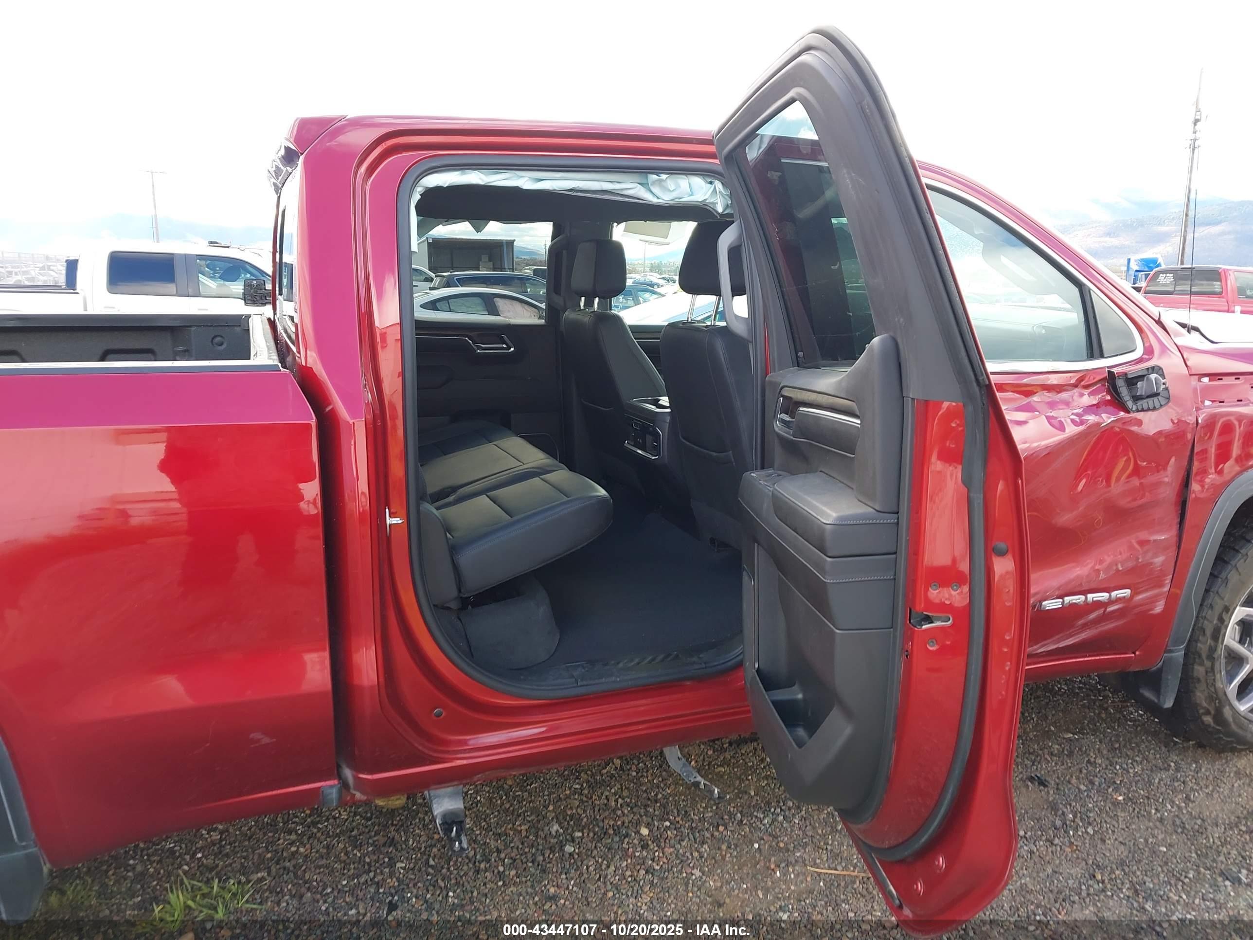 GMC SIERRA image 8