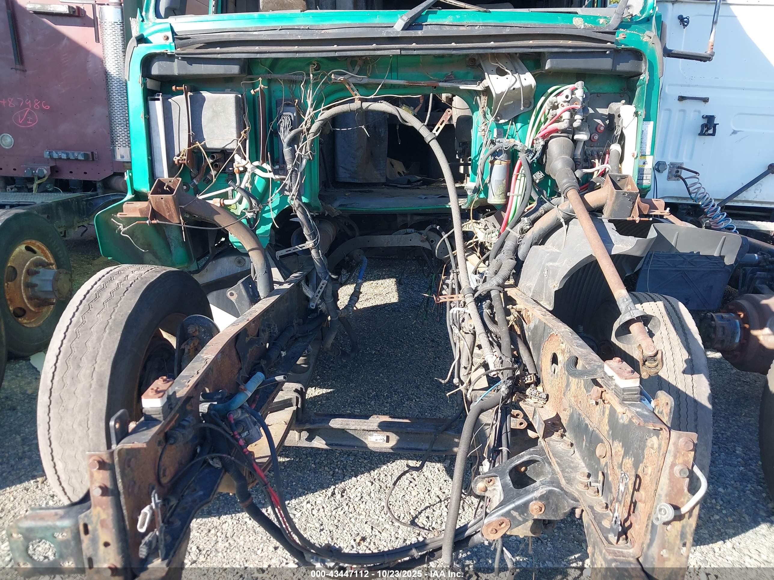 VOLVO VN image 10