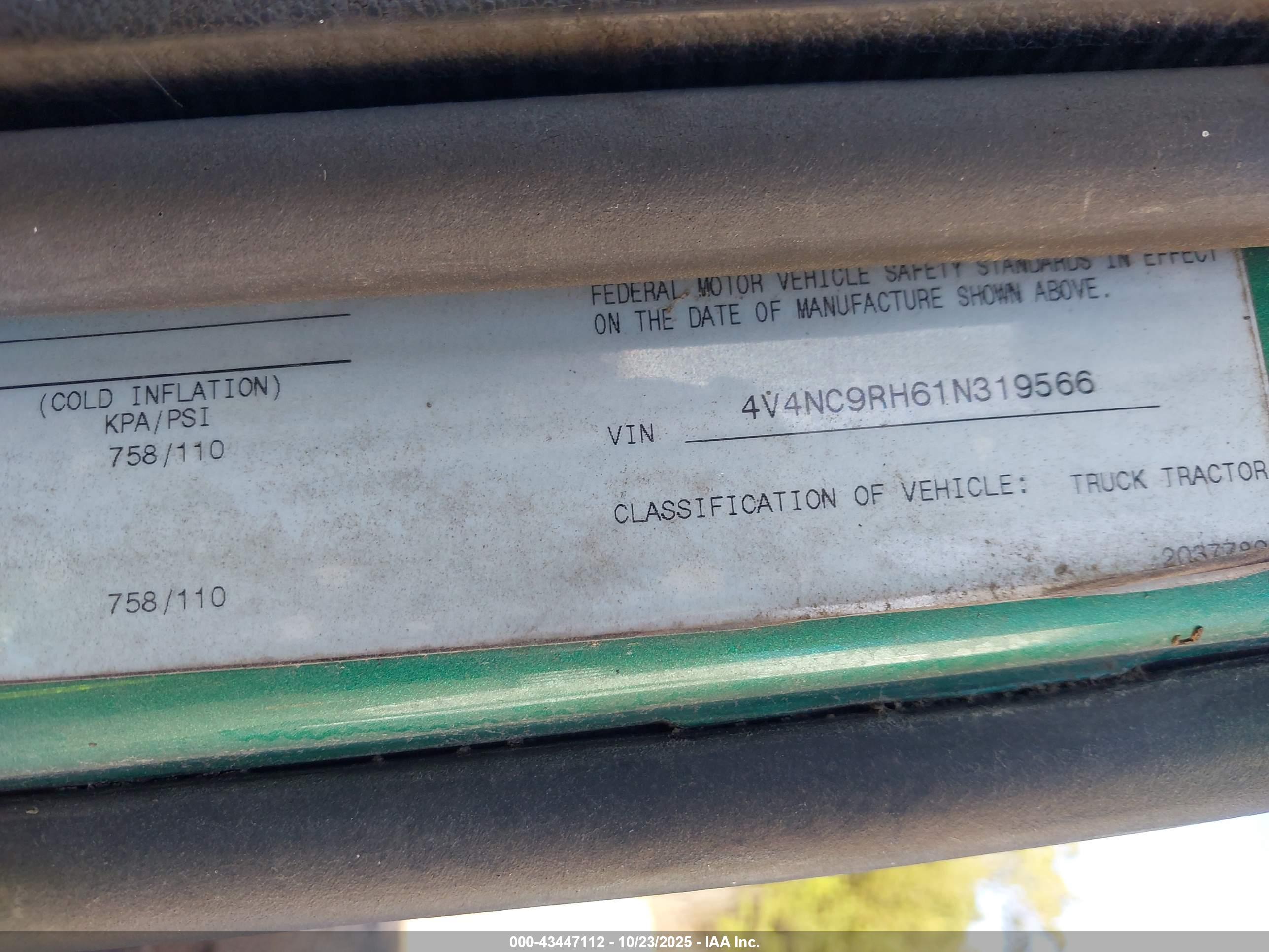 VOLVO VN image 9