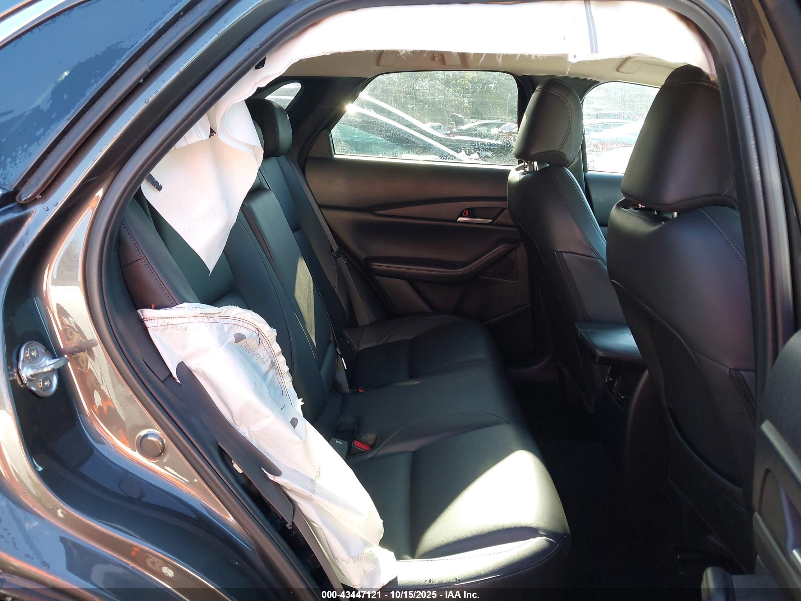 MAZDA CX-30 image 8