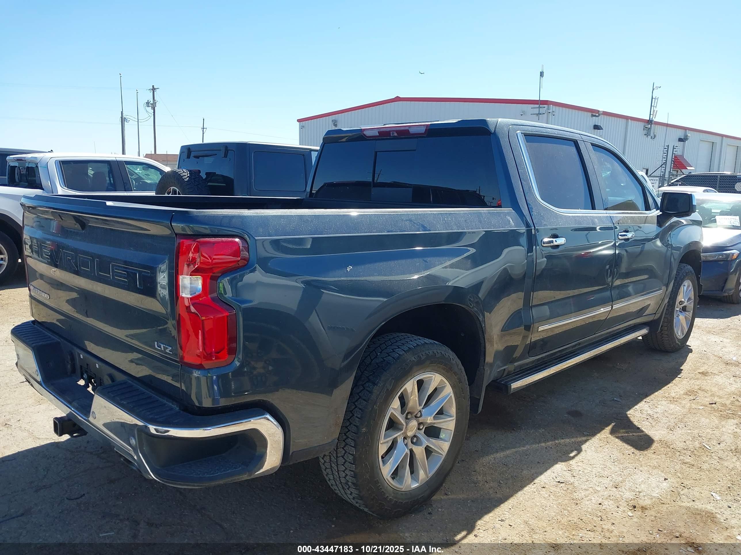 CHEVROLET SILVERADO image 4