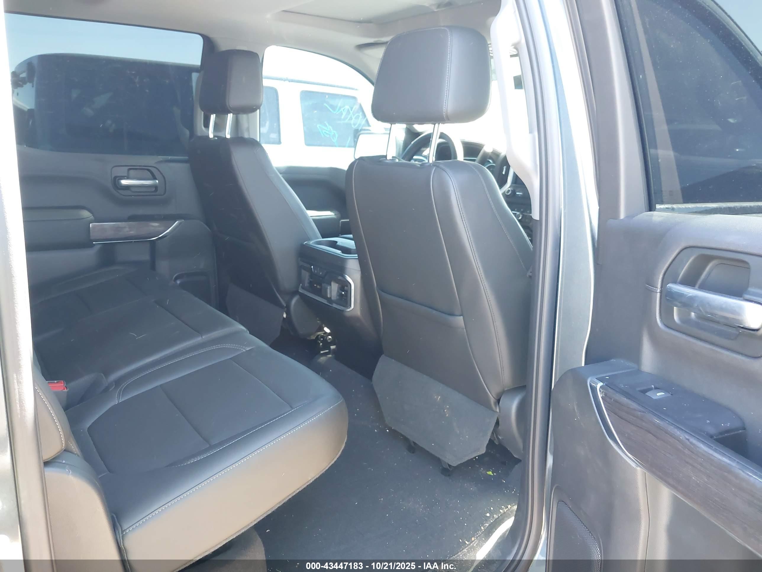 CHEVROLET SILVERADO image 8