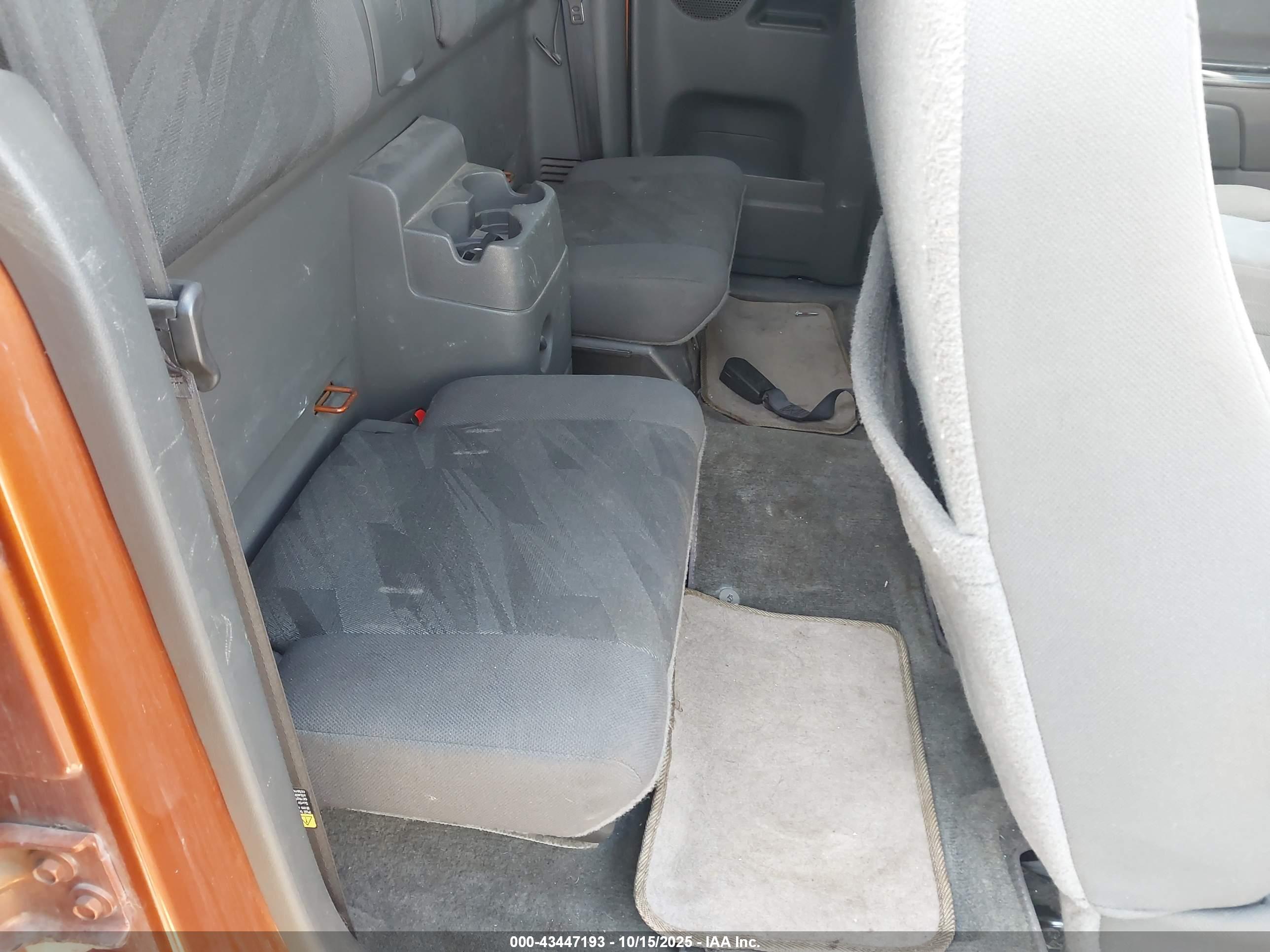 CHEVROLET COLORADO image 8