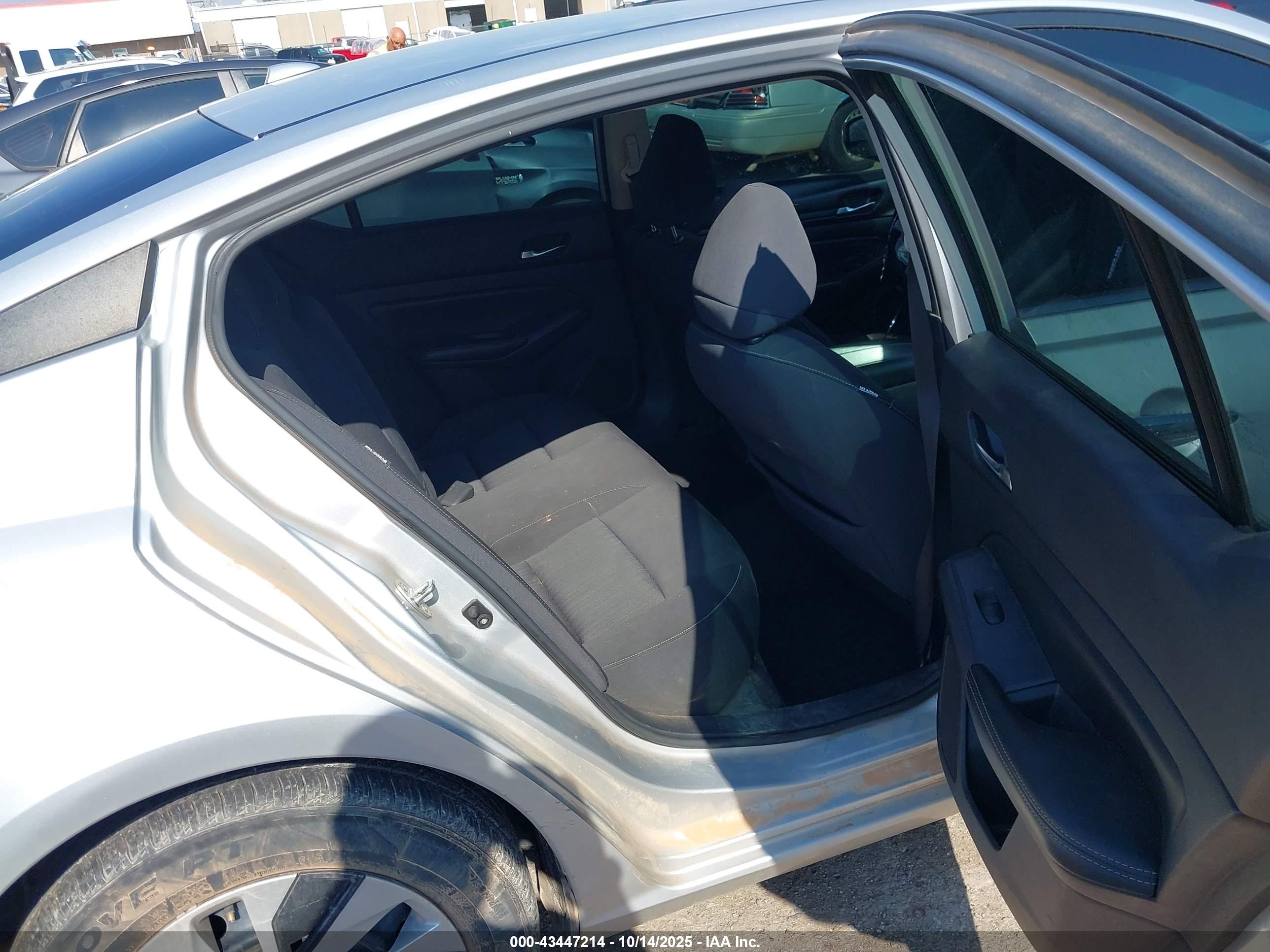 NISSAN ALTIMA image 8