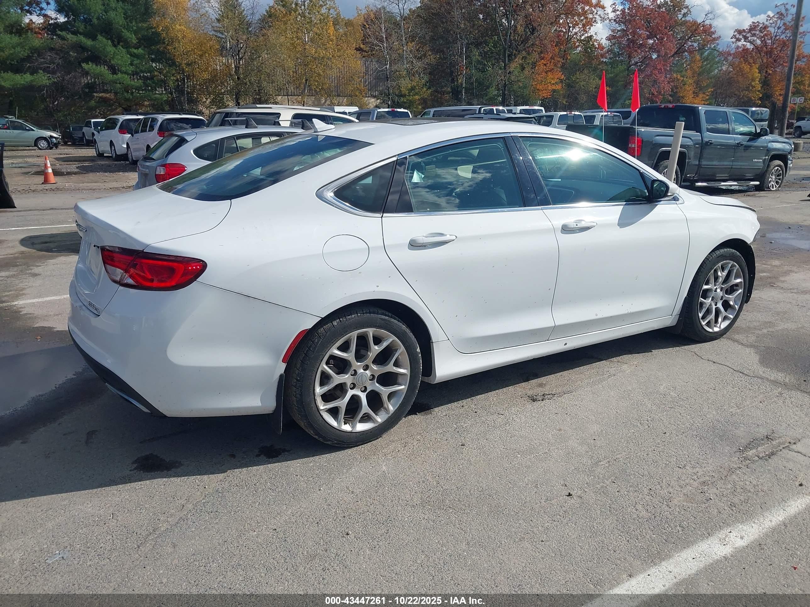 CHRYSLER 200 image 4