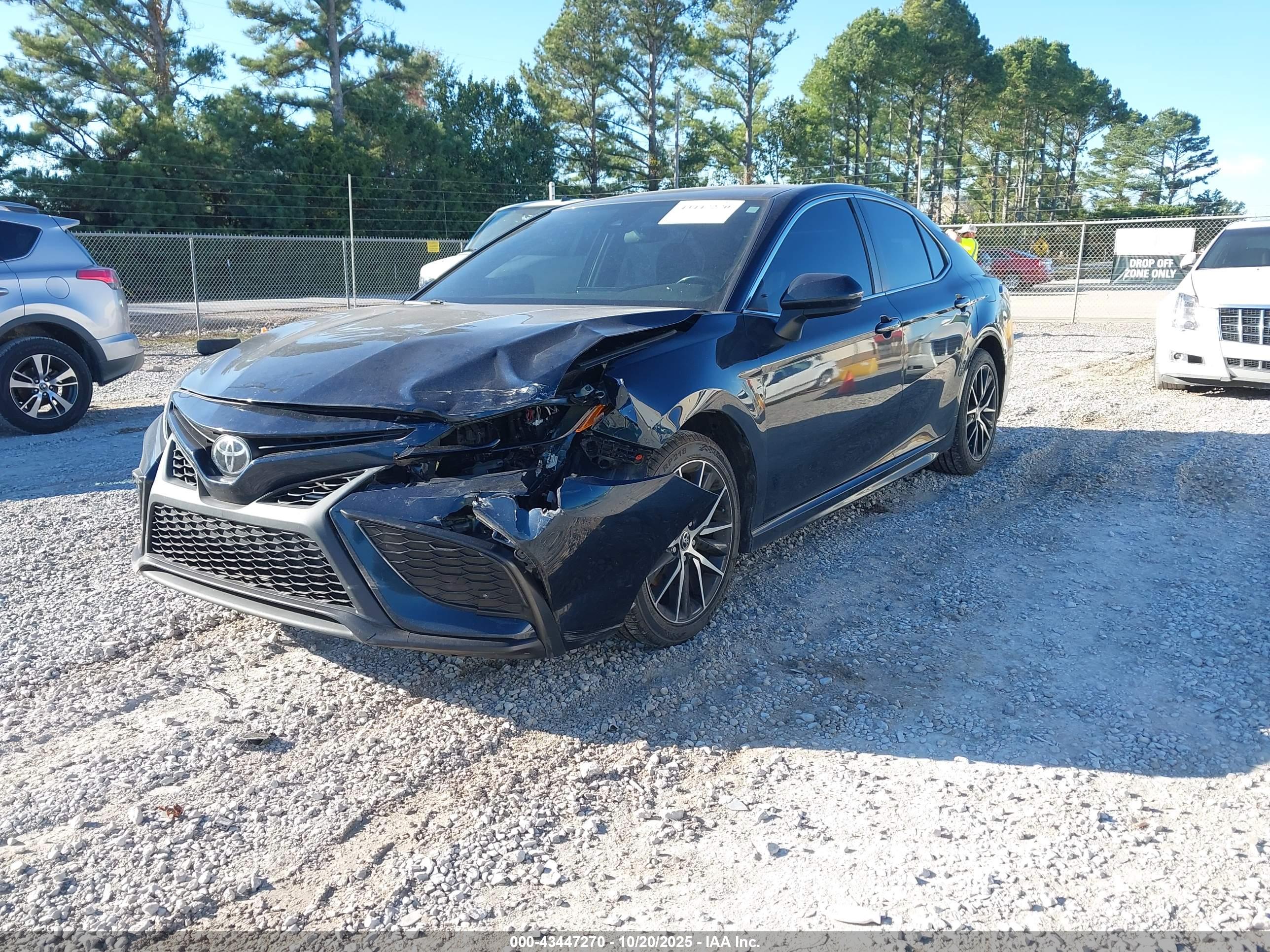 TOYOTA CAMRY image 2