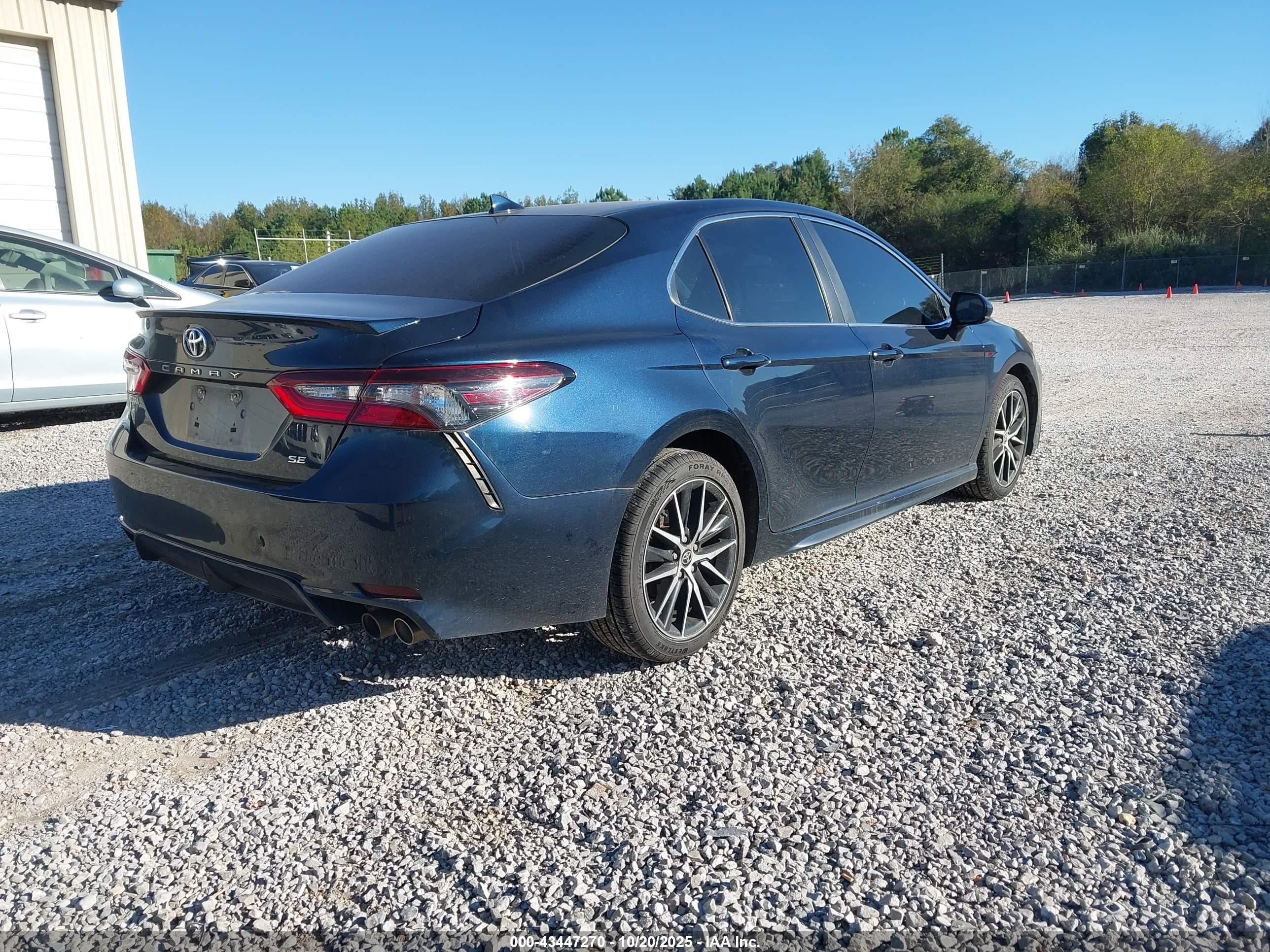 TOYOTA CAMRY image 4