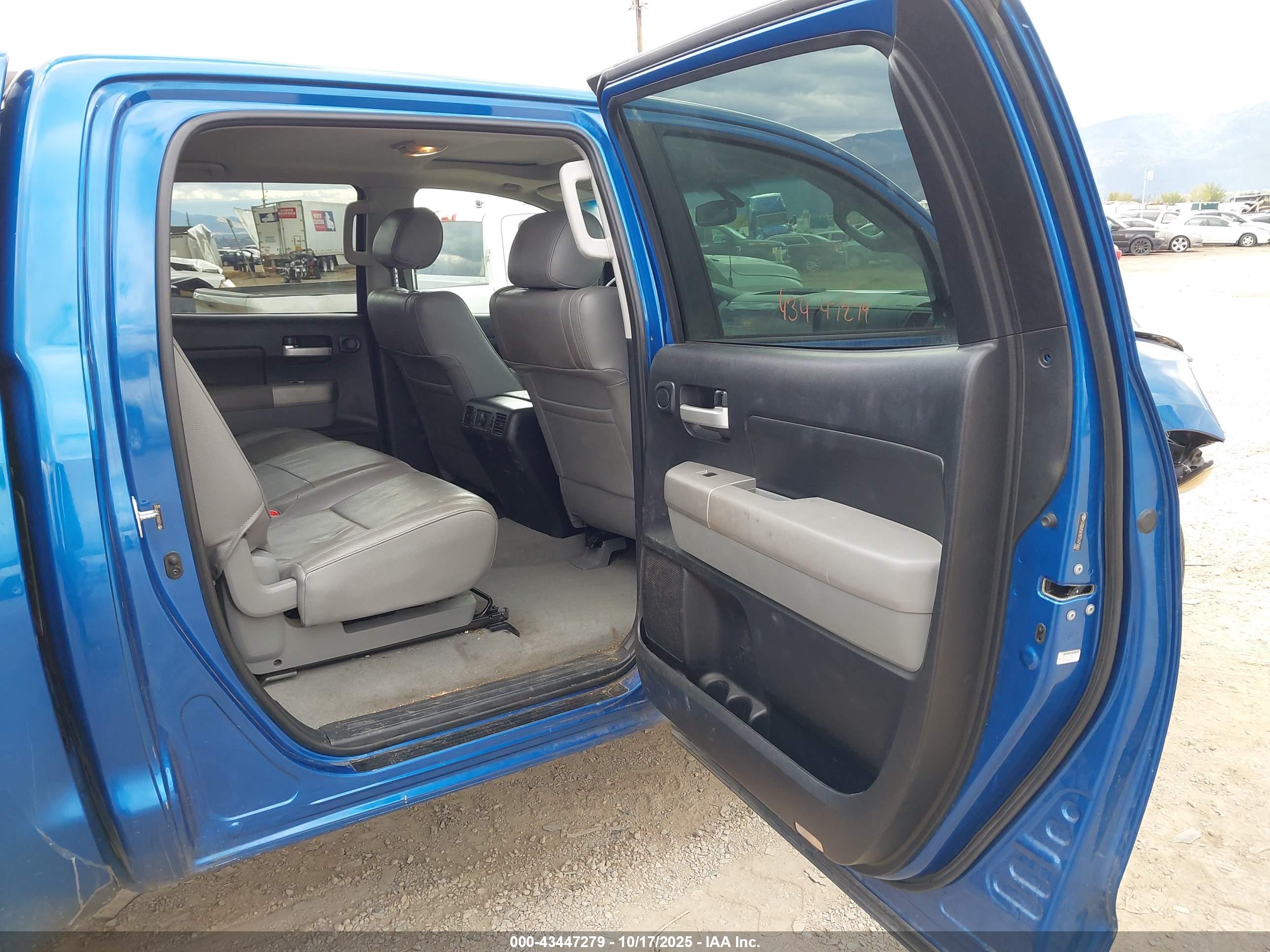 TOYOTA TUNDRA image 8