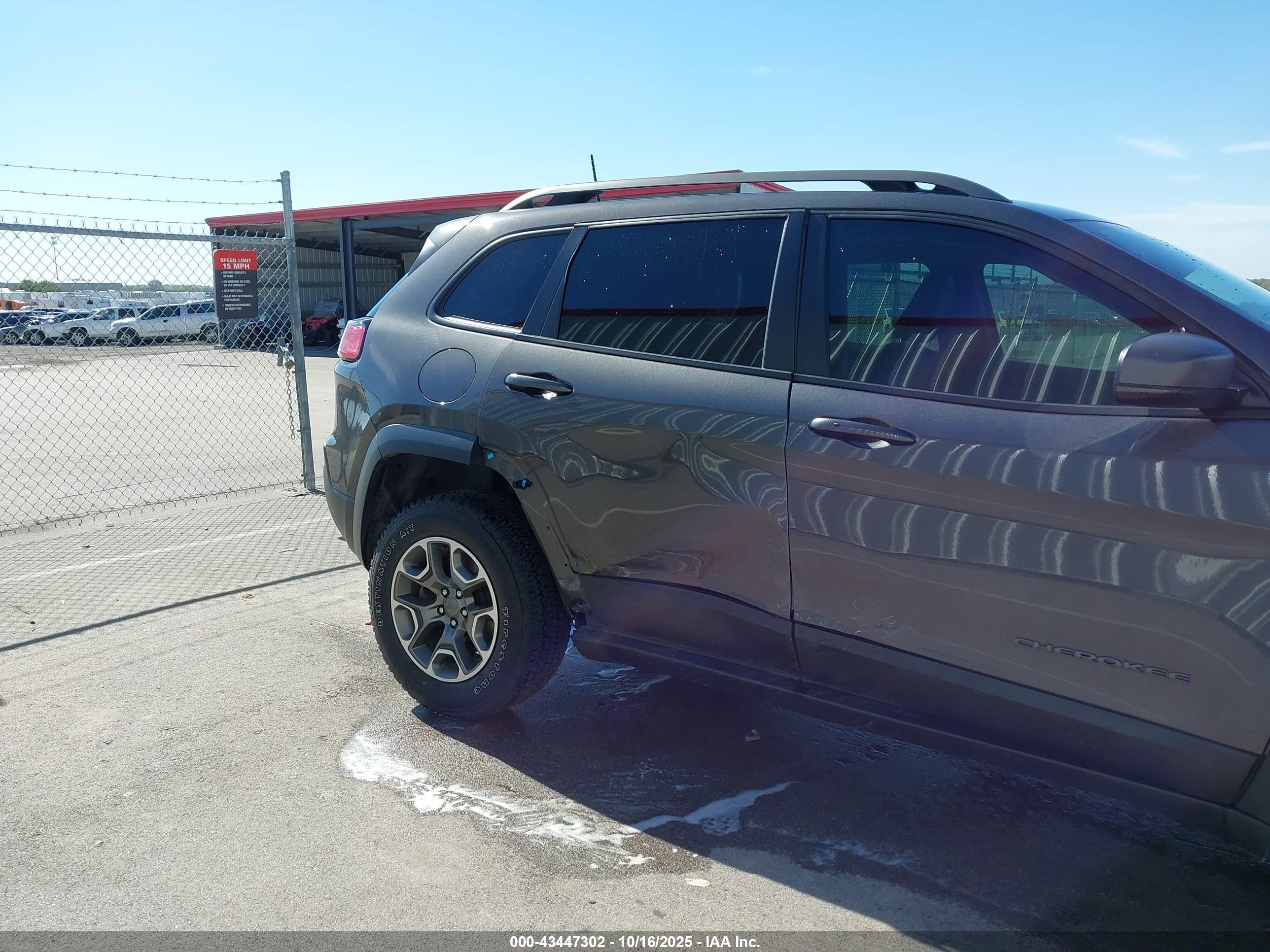 JEEP CHEROKEE image 6
