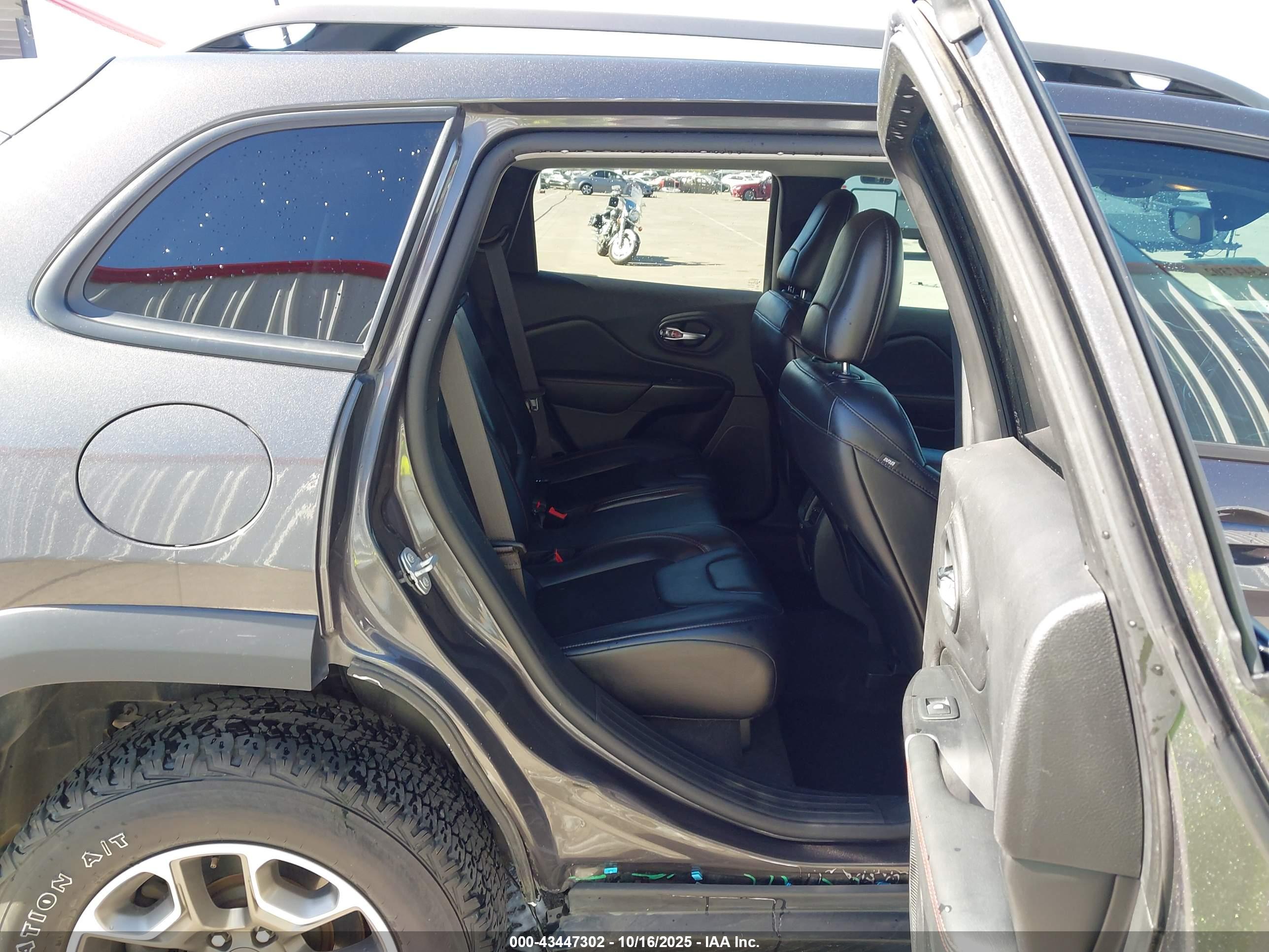 JEEP CHEROKEE image 8