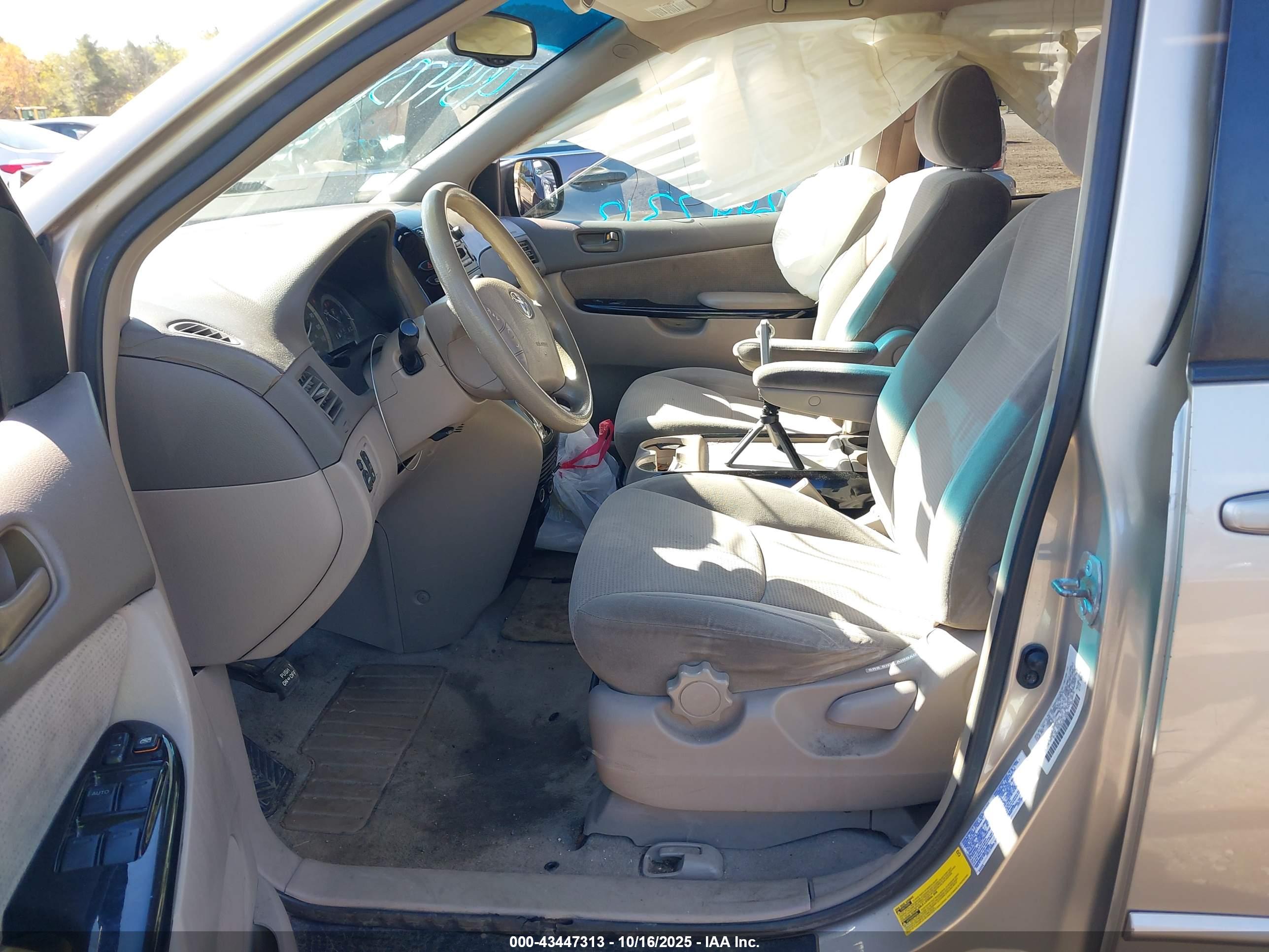 TOYOTA SIENNA image 5