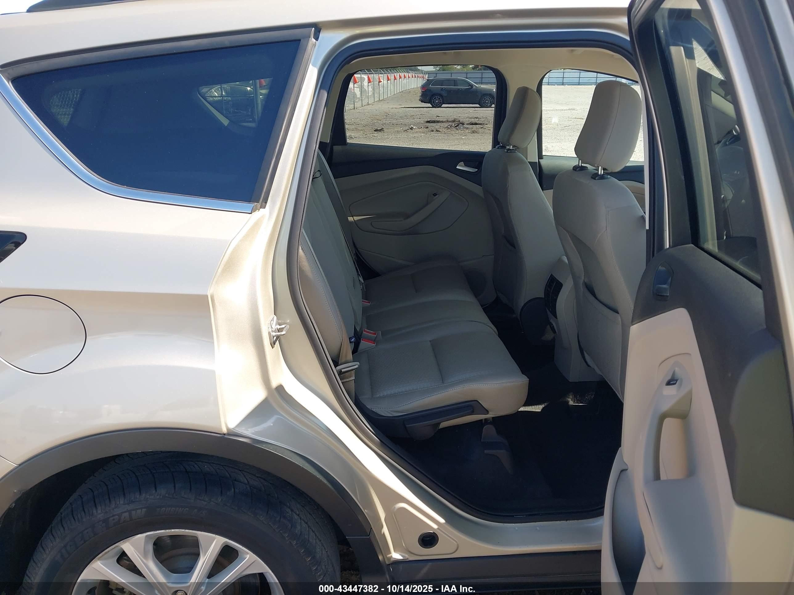 FORD ESCAPE image 8