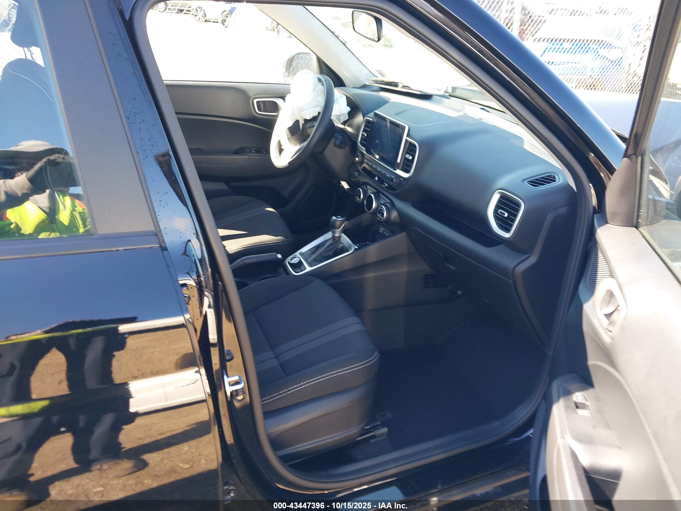 HYUNDAI VENUE image 5