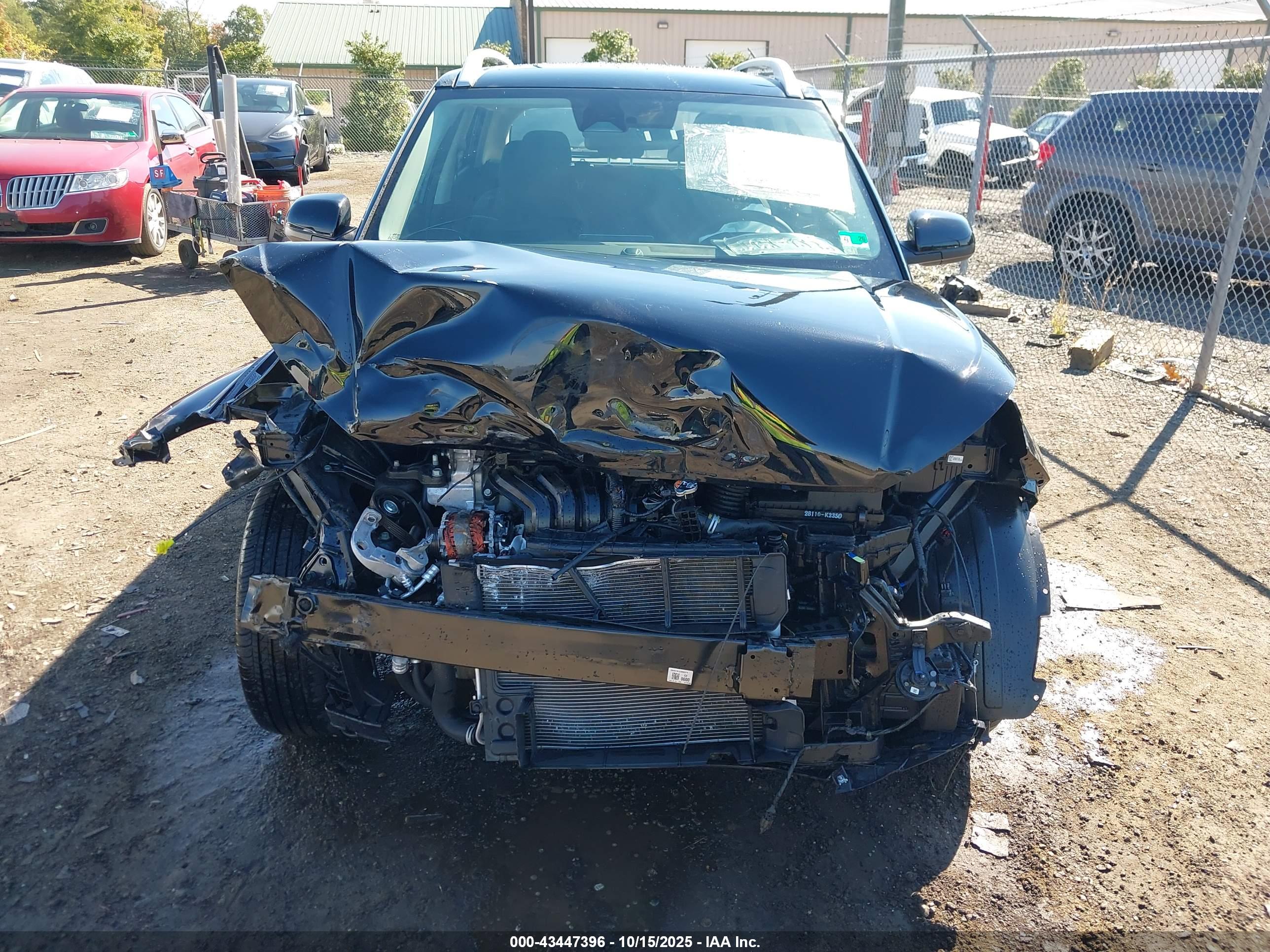HYUNDAI VENUE image 6