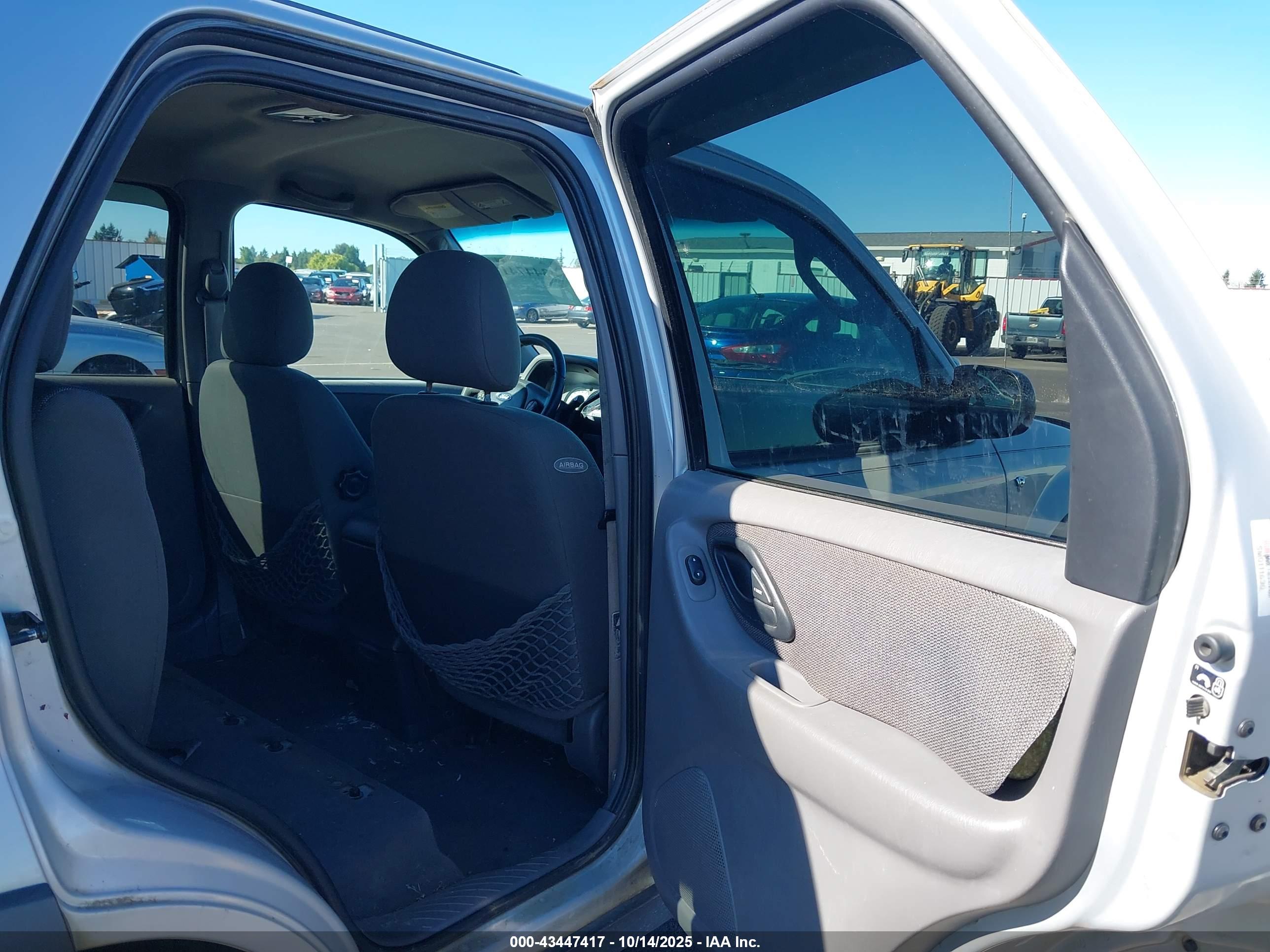 FORD ESCAPE image 8