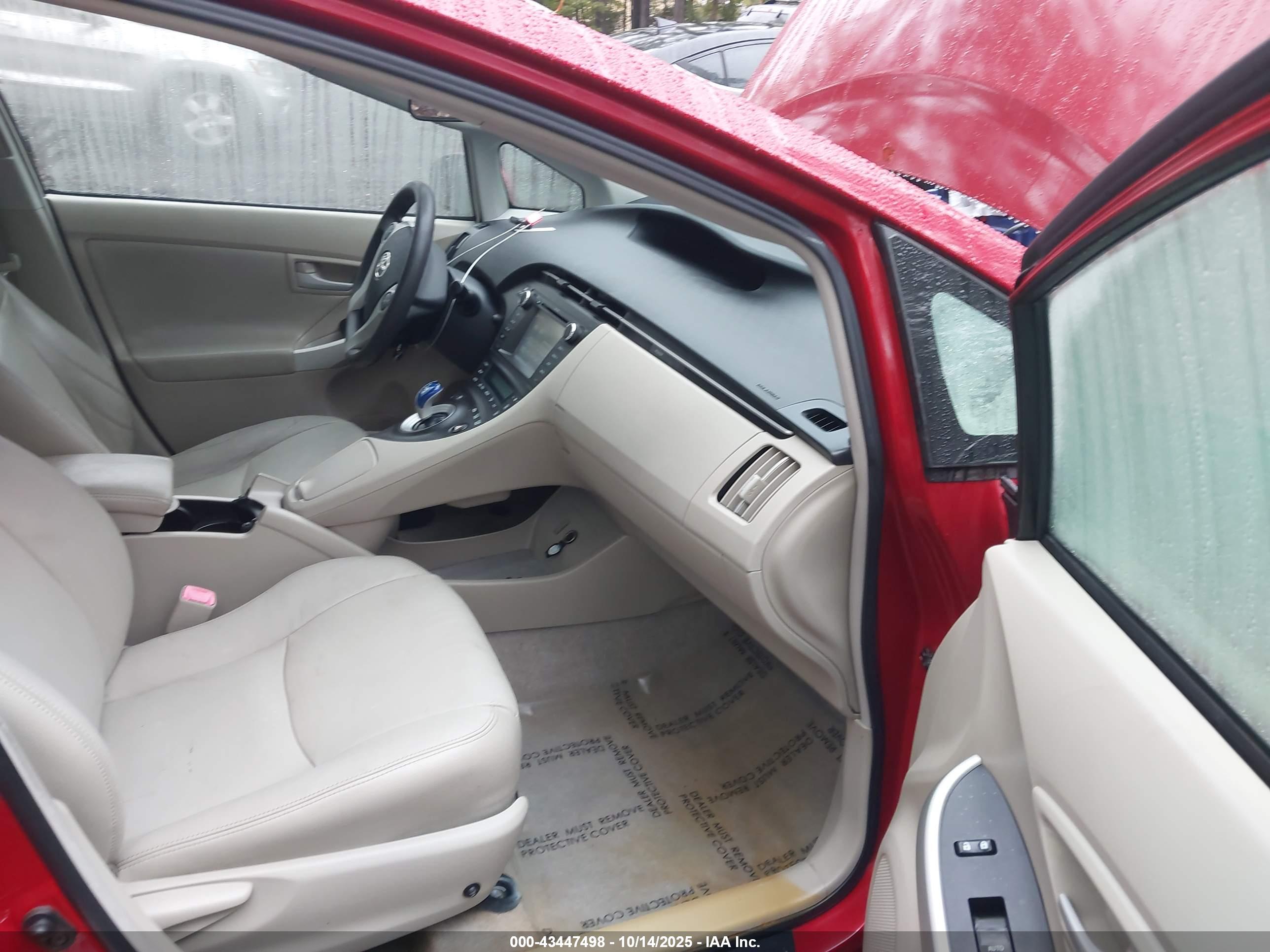 TOYOTA PRIUS image 5