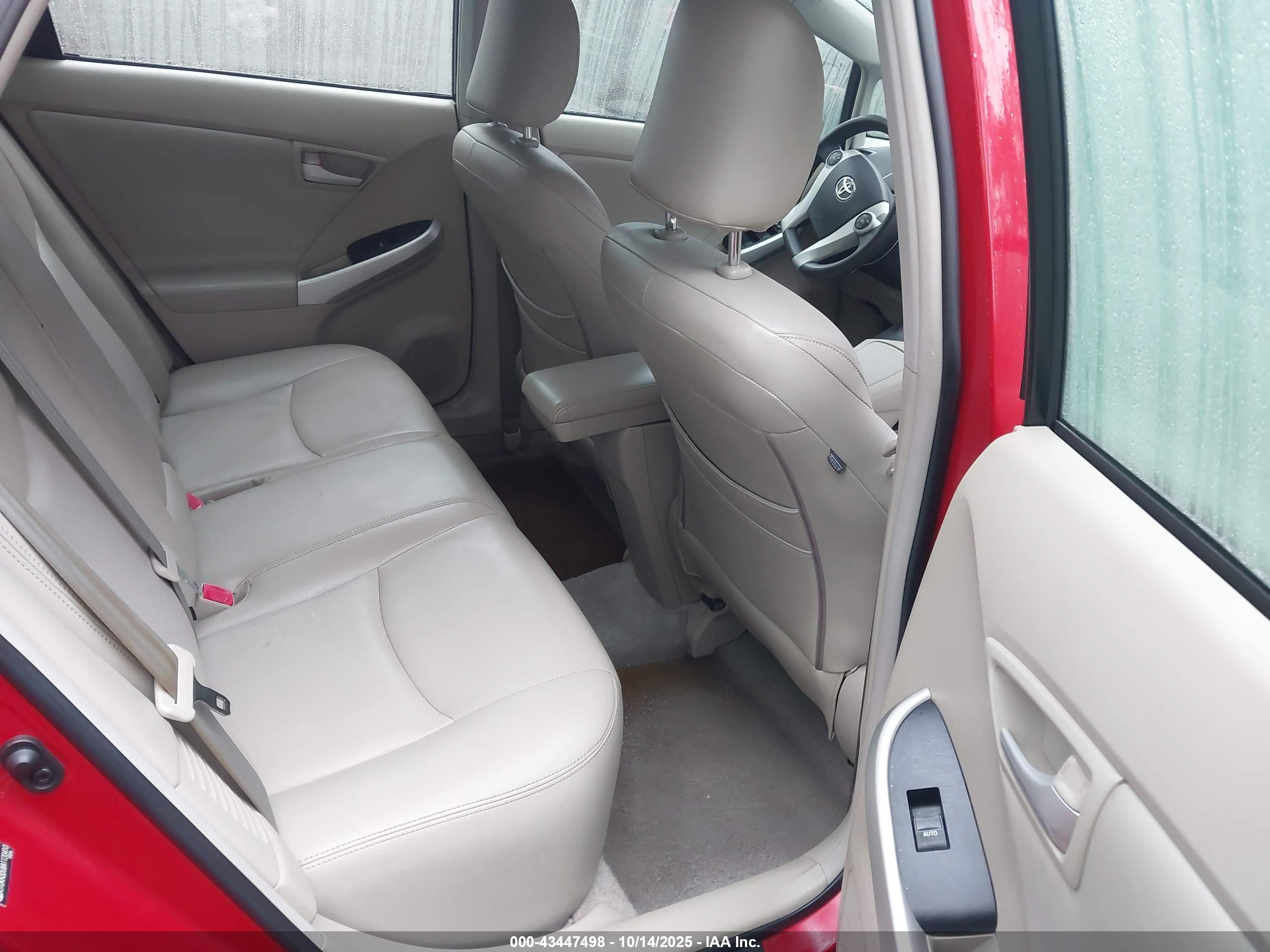 TOYOTA PRIUS image 8