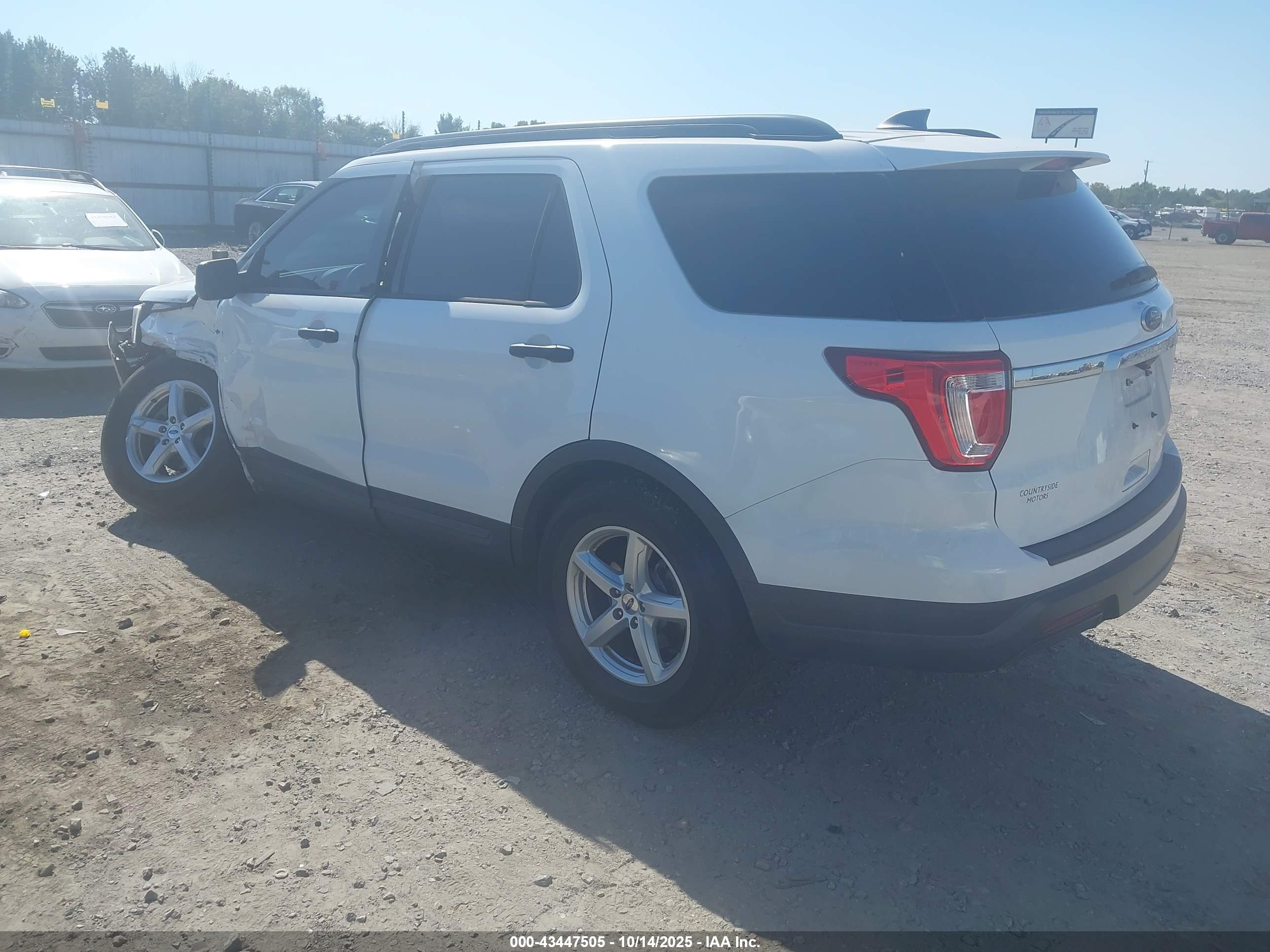 FORD EXPLORER image 3