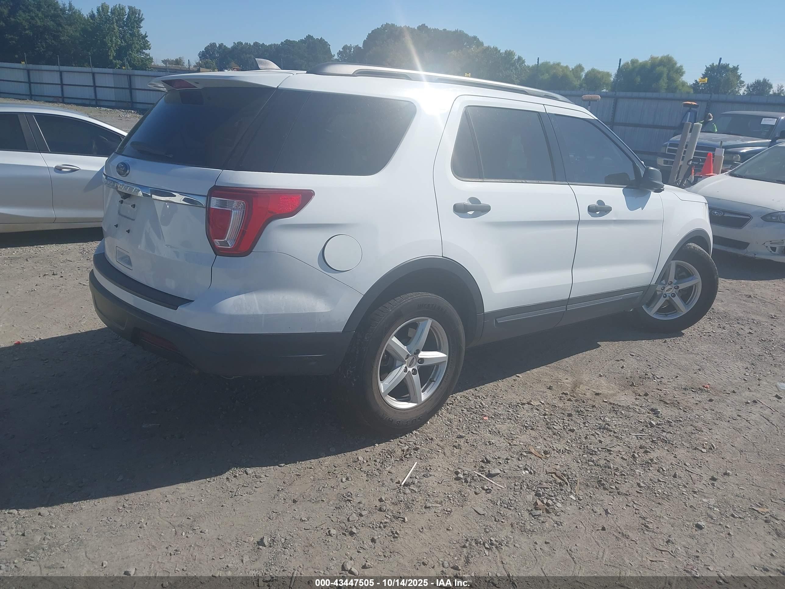 FORD EXPLORER image 4