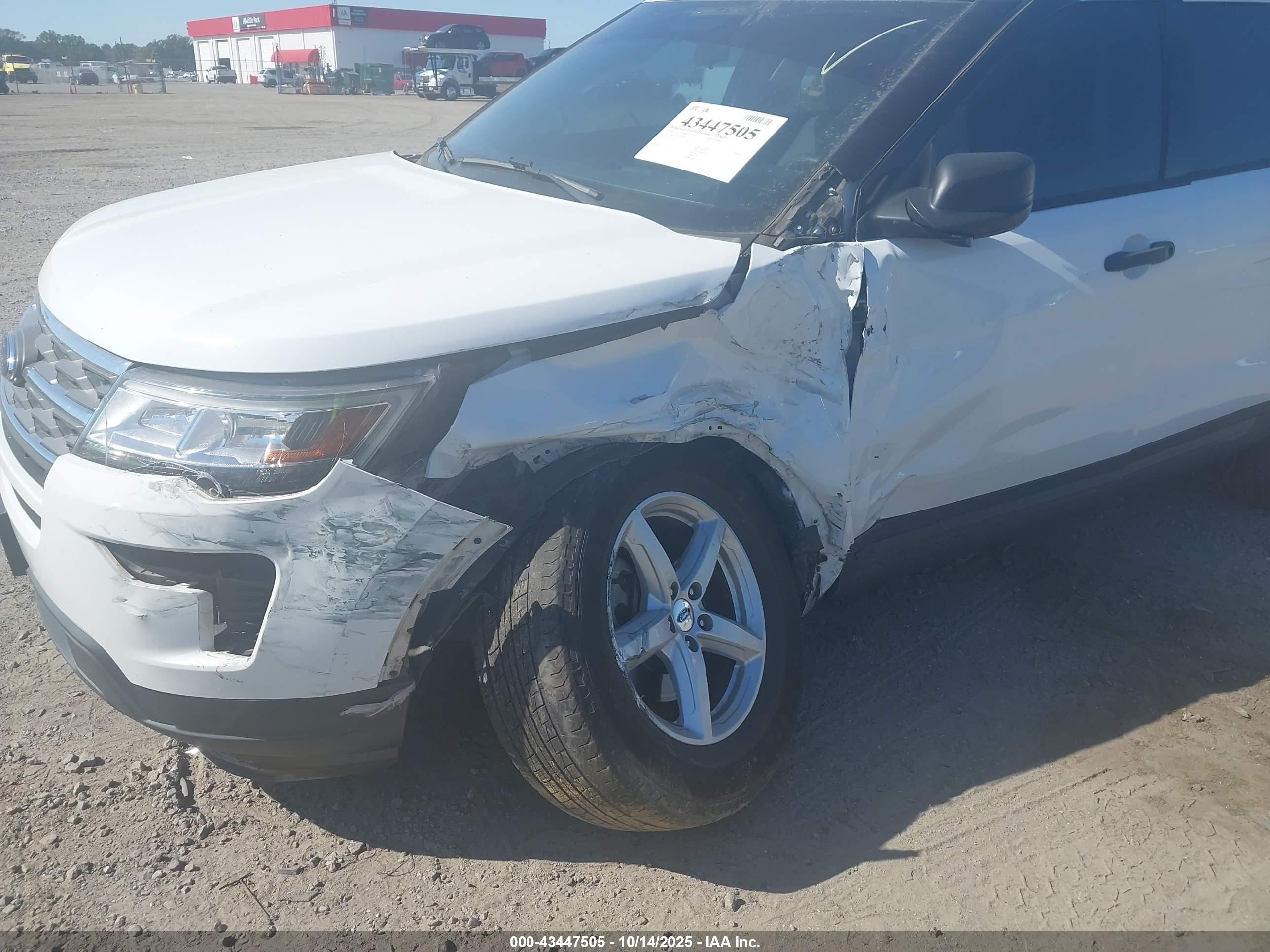 FORD EXPLORER image 6