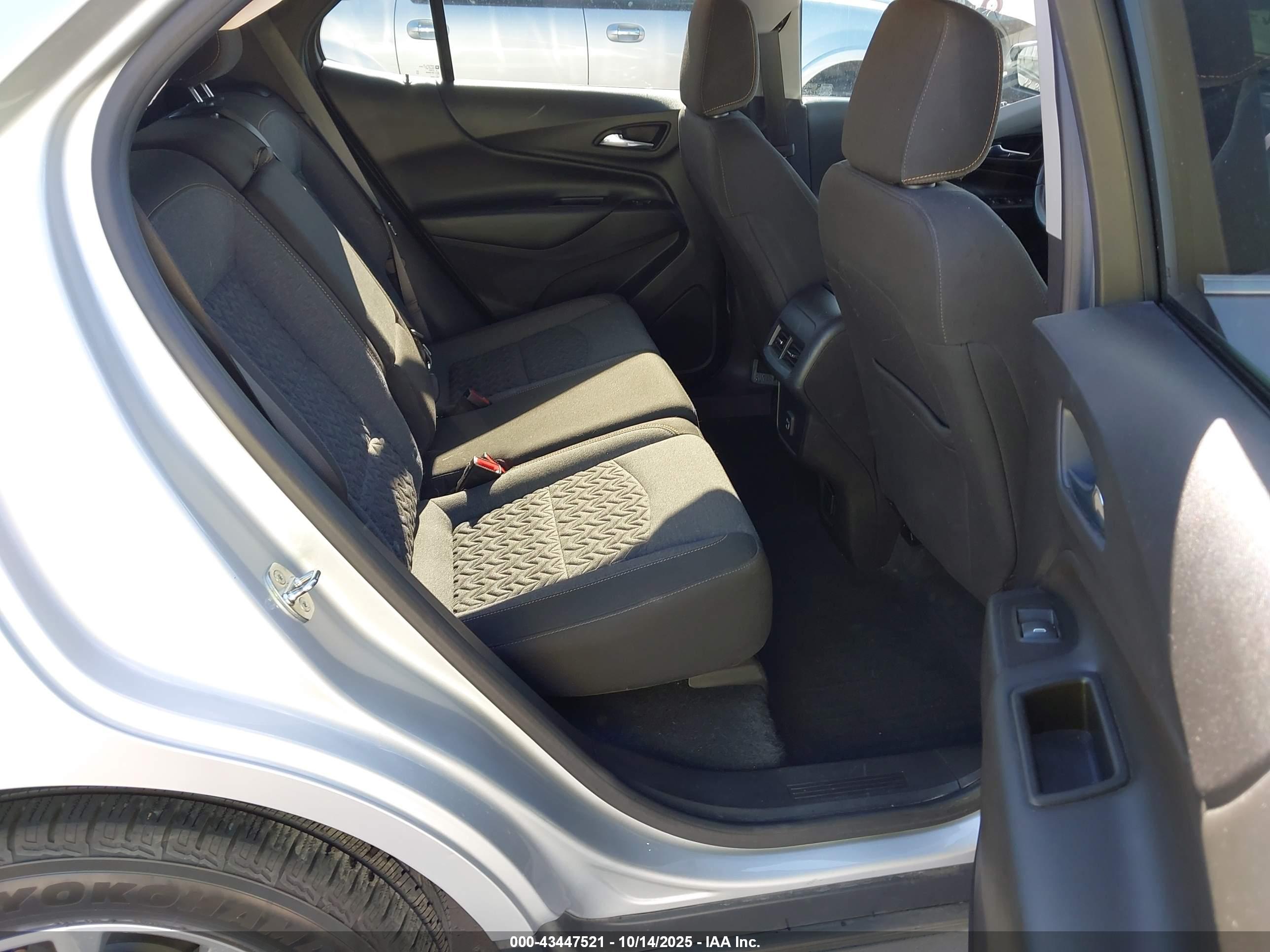 CHEVROLET EQUINOX image 8