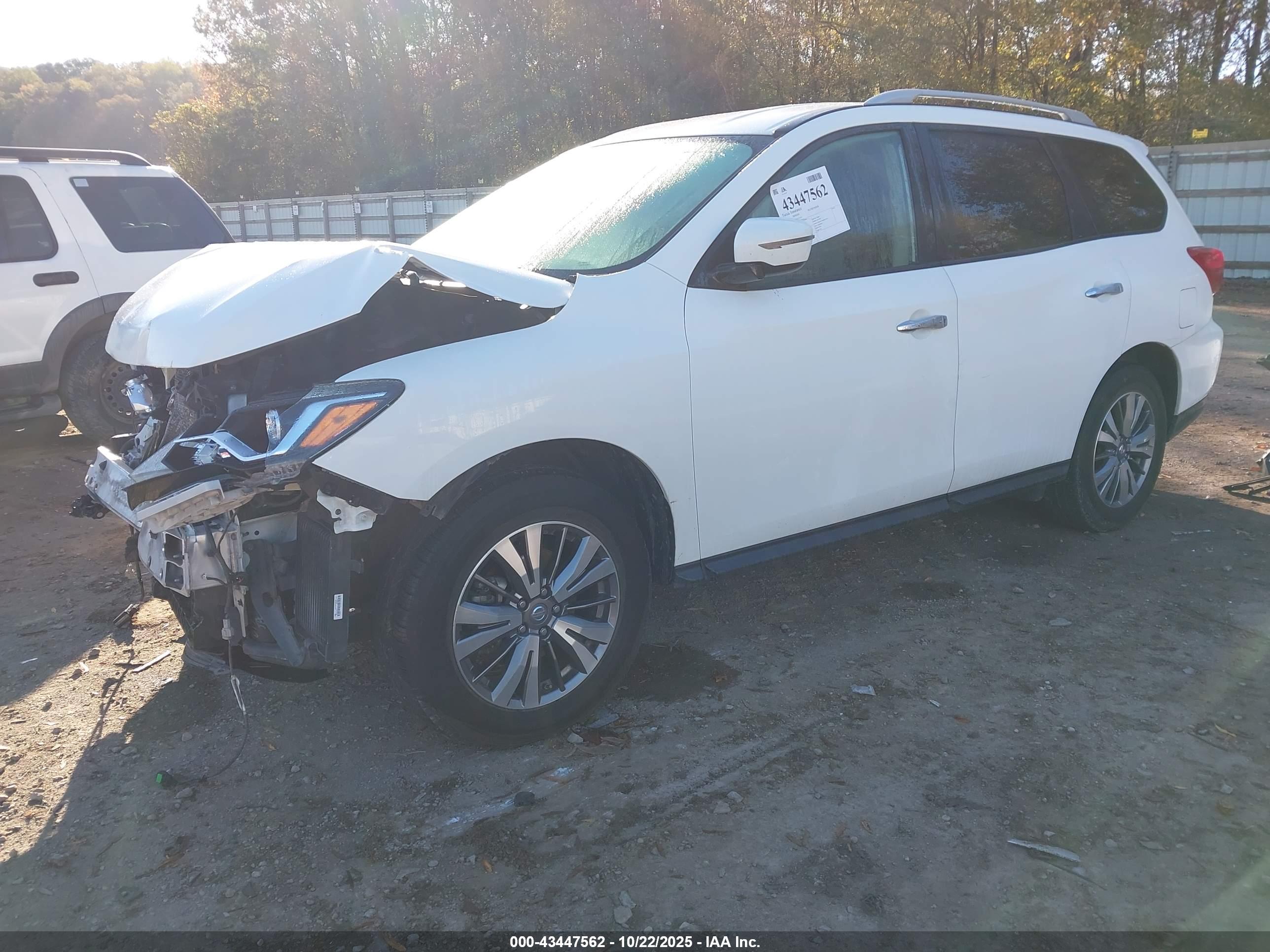NISSAN PATHFINDER image 2