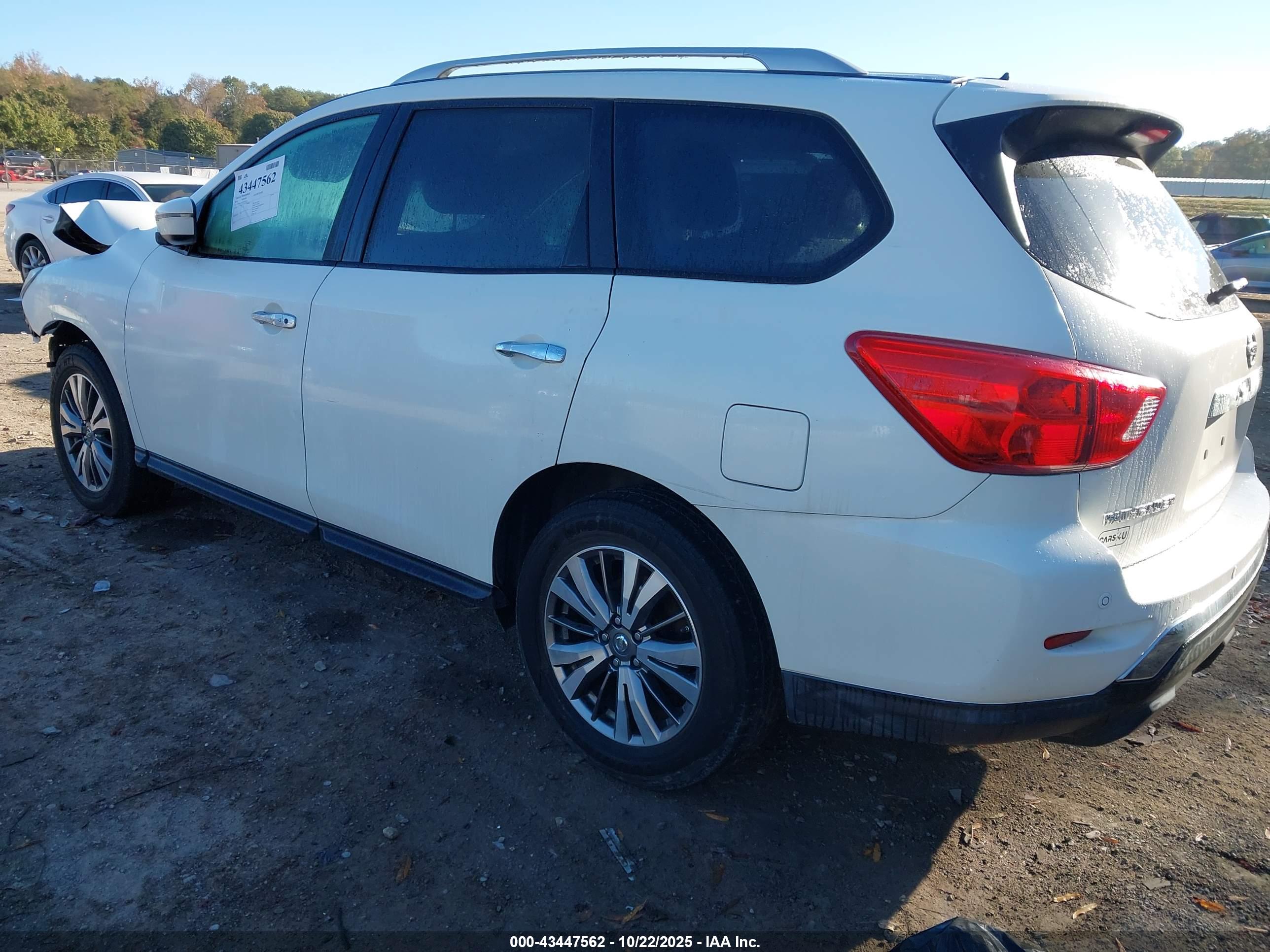 NISSAN PATHFINDER image 3