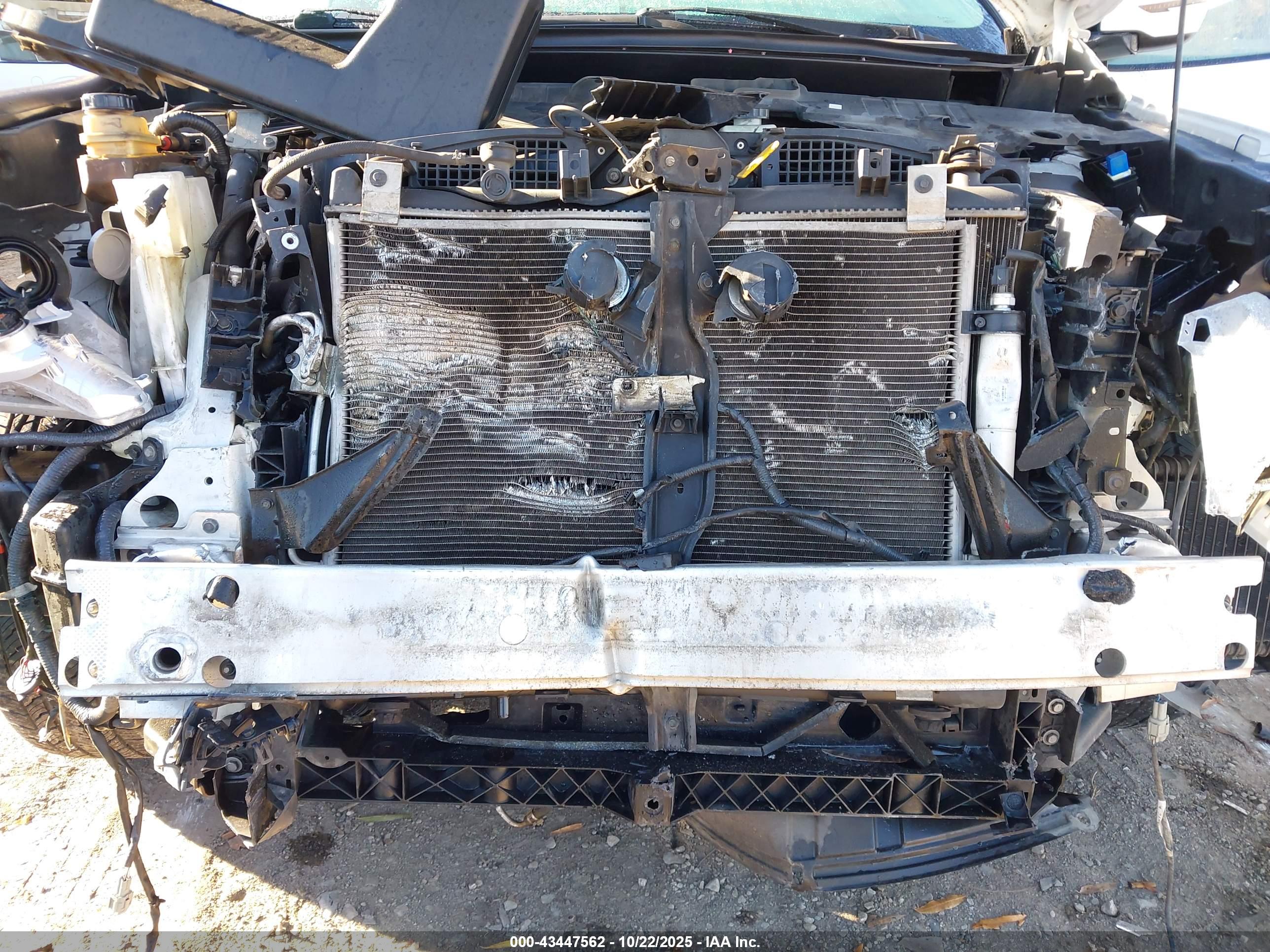 NISSAN PATHFINDER image 6