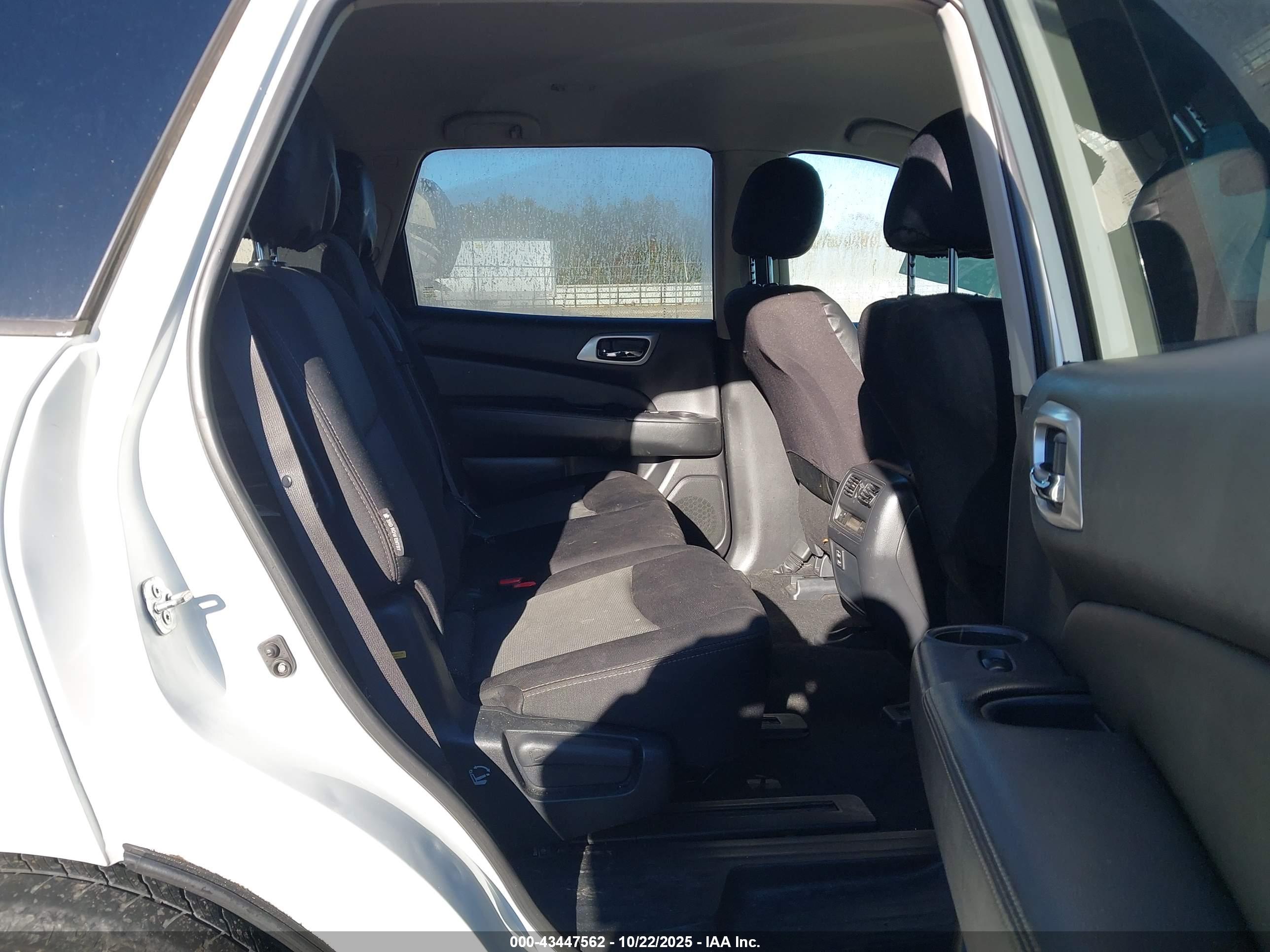 NISSAN PATHFINDER image 8