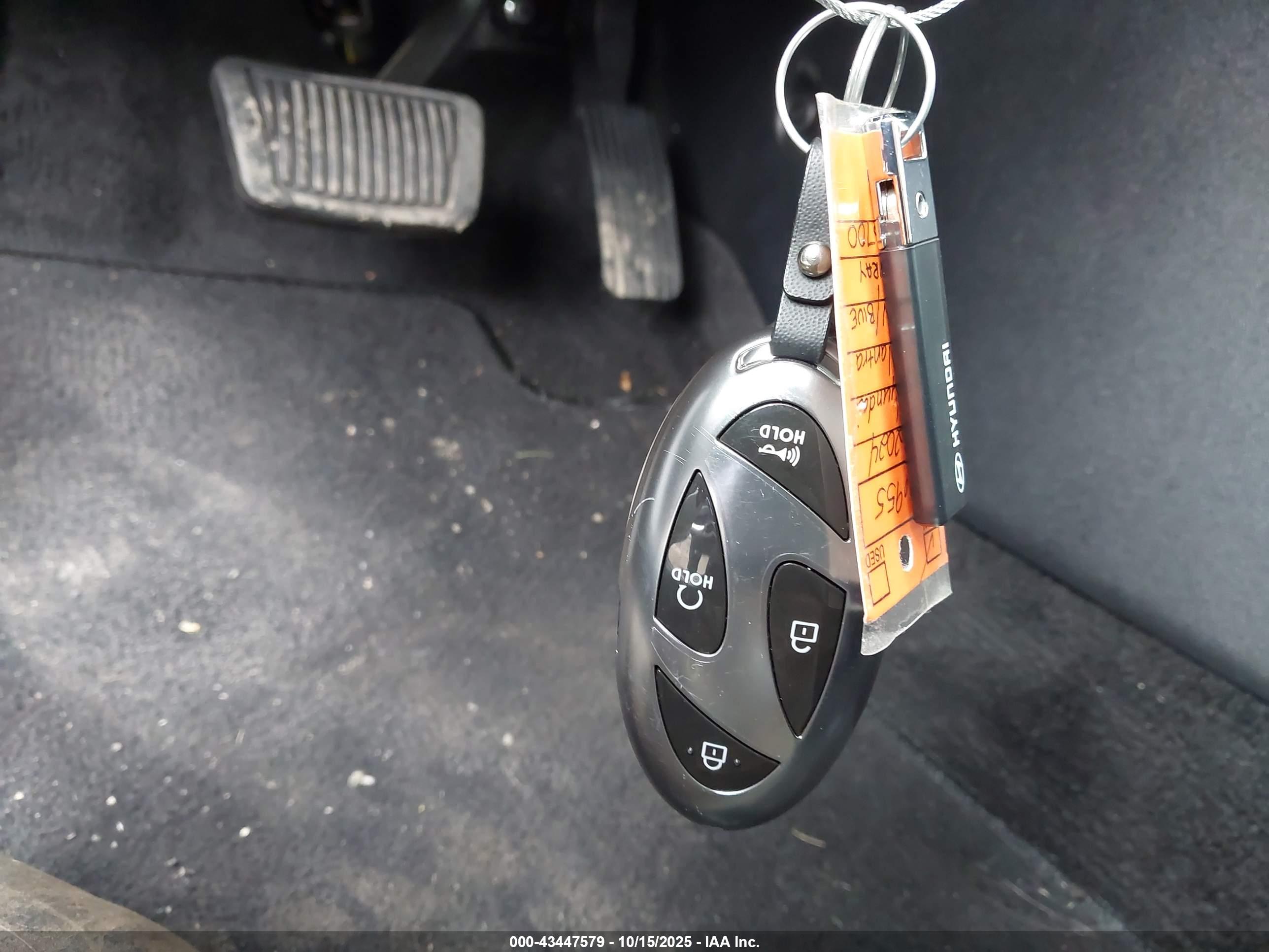 HYUNDAI ELANTRA image 11
