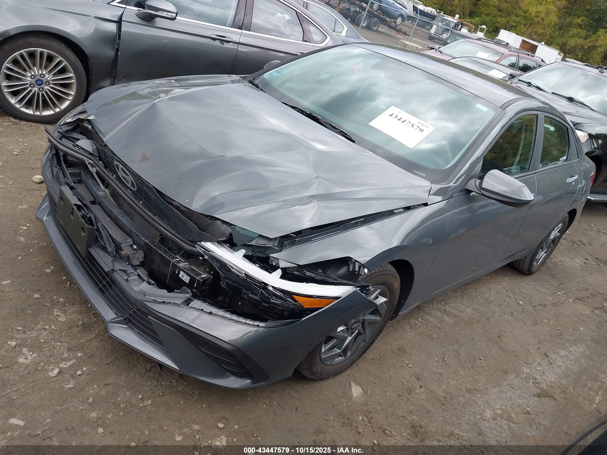 HYUNDAI ELANTRA image 2