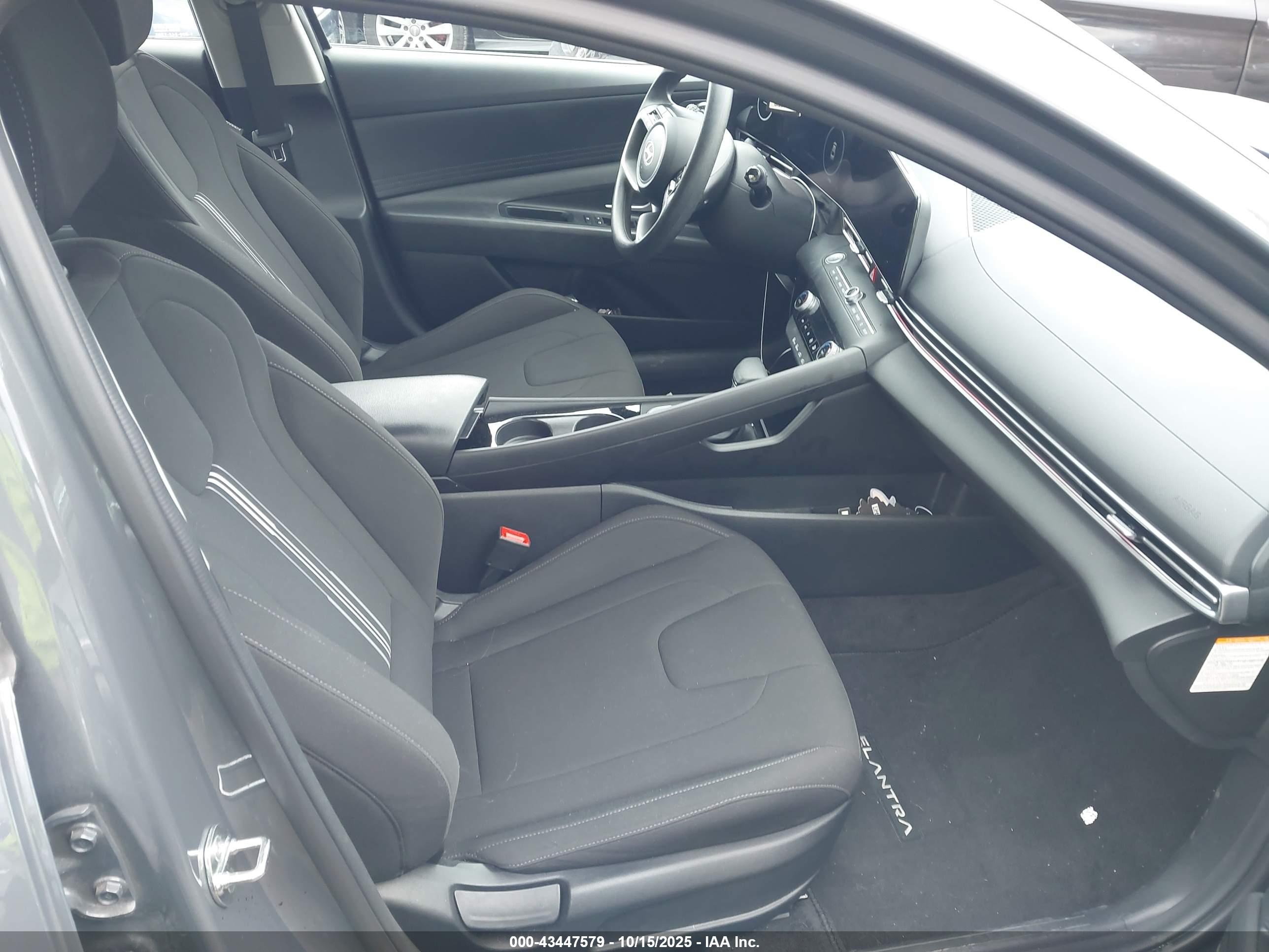 HYUNDAI ELANTRA image 5