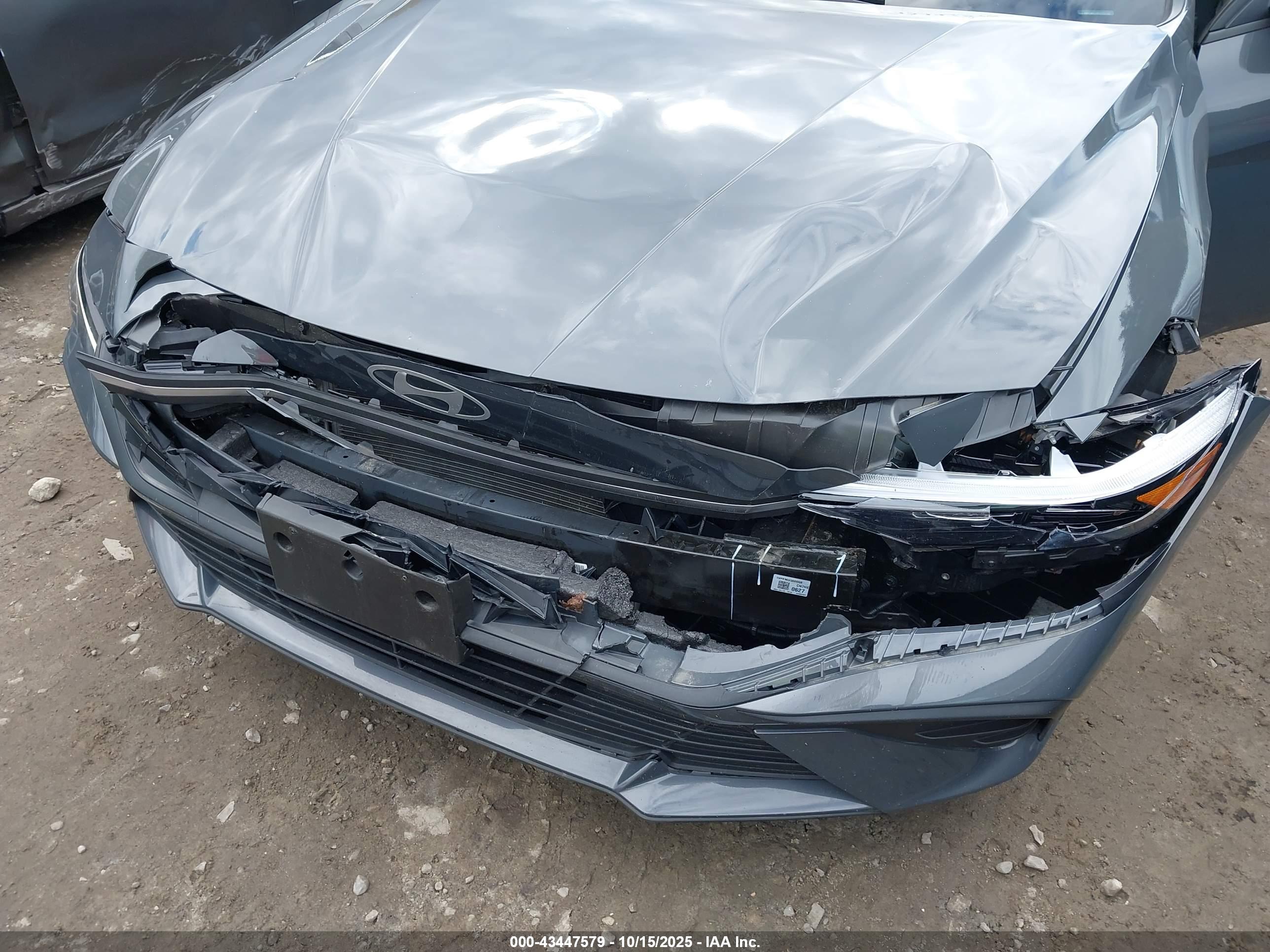 HYUNDAI ELANTRA image 6