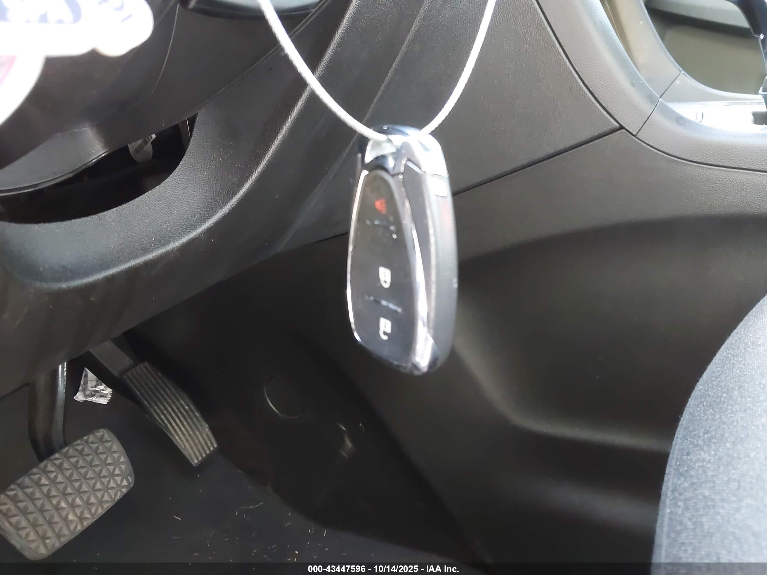 CHEVROLET EQUINOX image 11