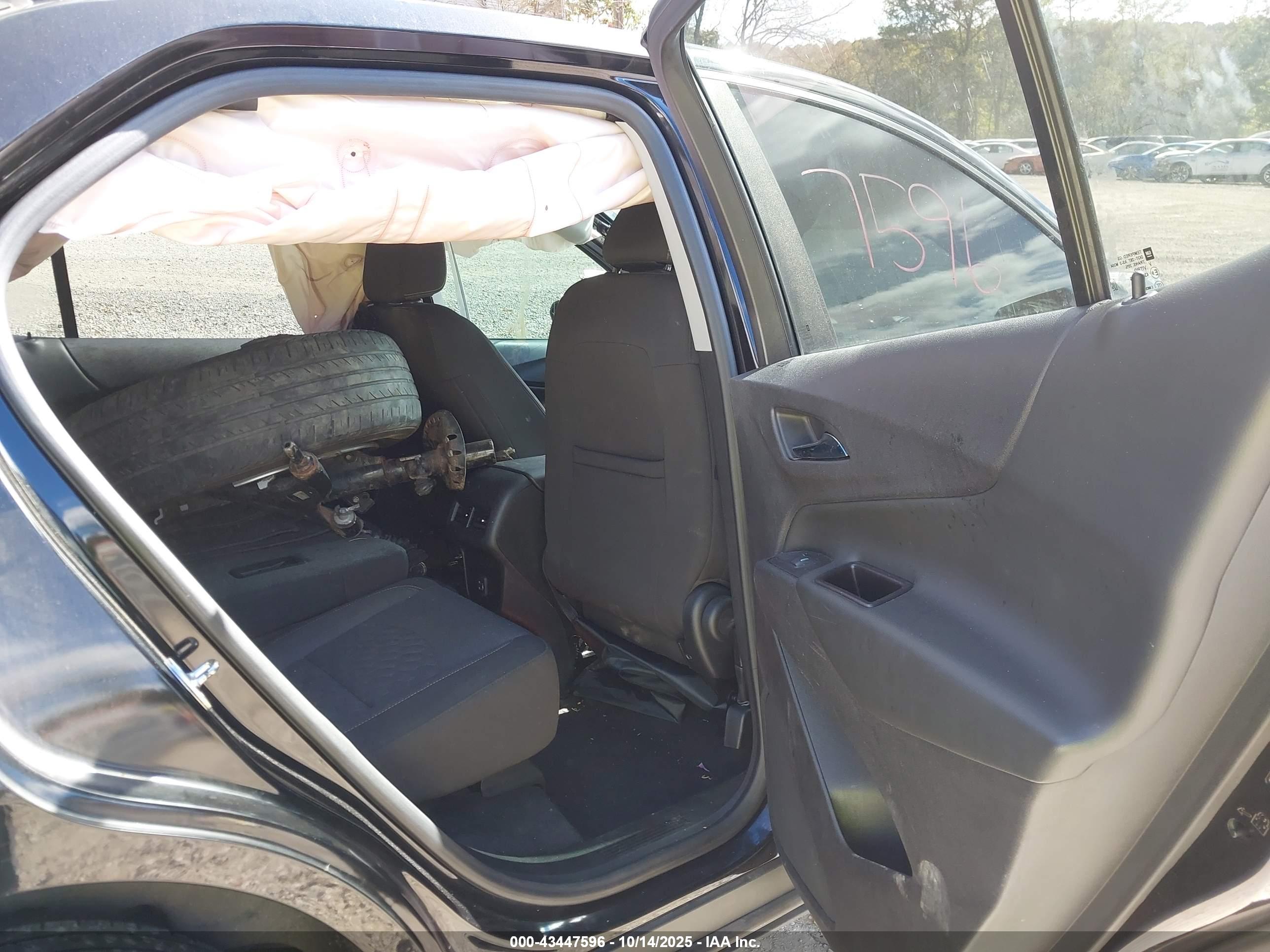 CHEVROLET EQUINOX image 8