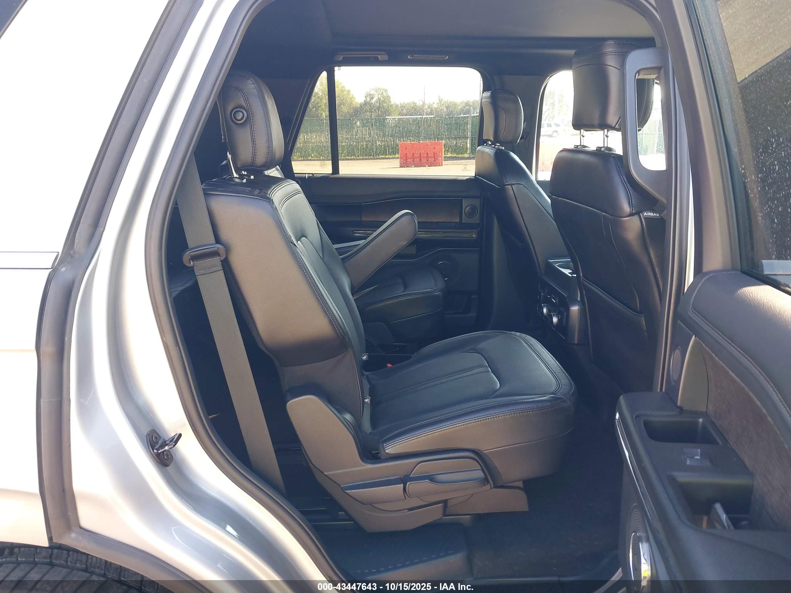 FORD EXPEDITION image 8