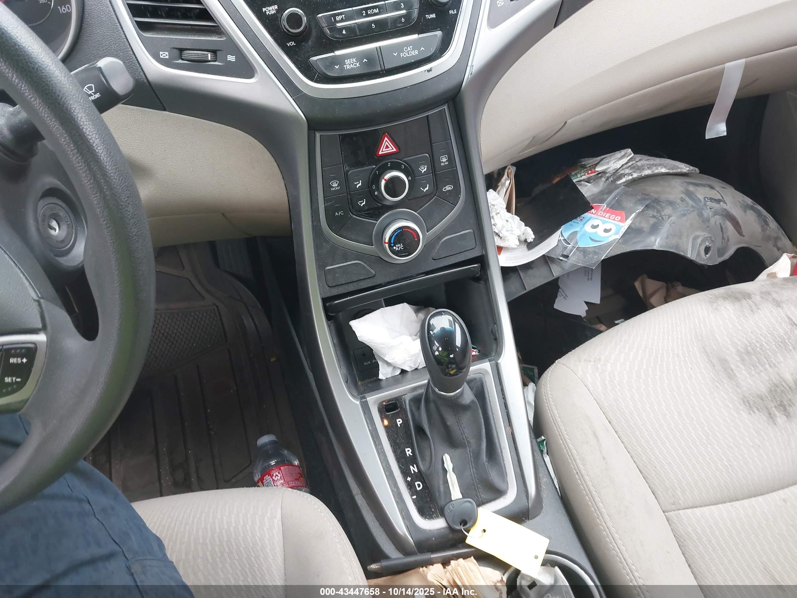 HYUNDAI ELANTRA image 11