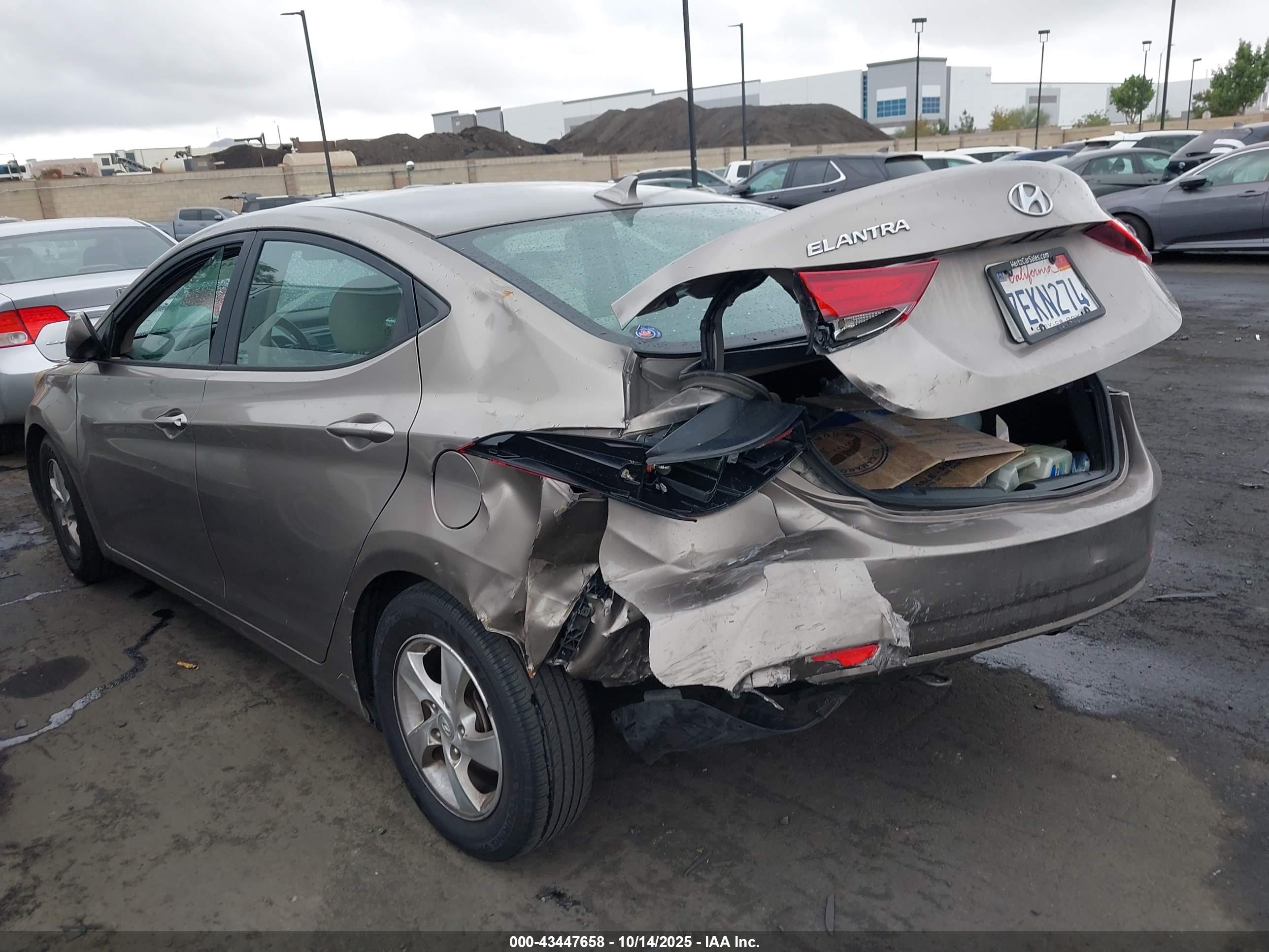 HYUNDAI ELANTRA image 3
